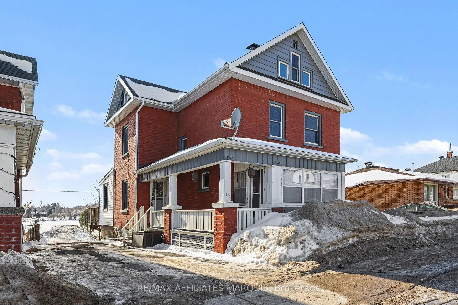 Photo 3 of 18 Queen Street, Smiths Falls — HOMEH