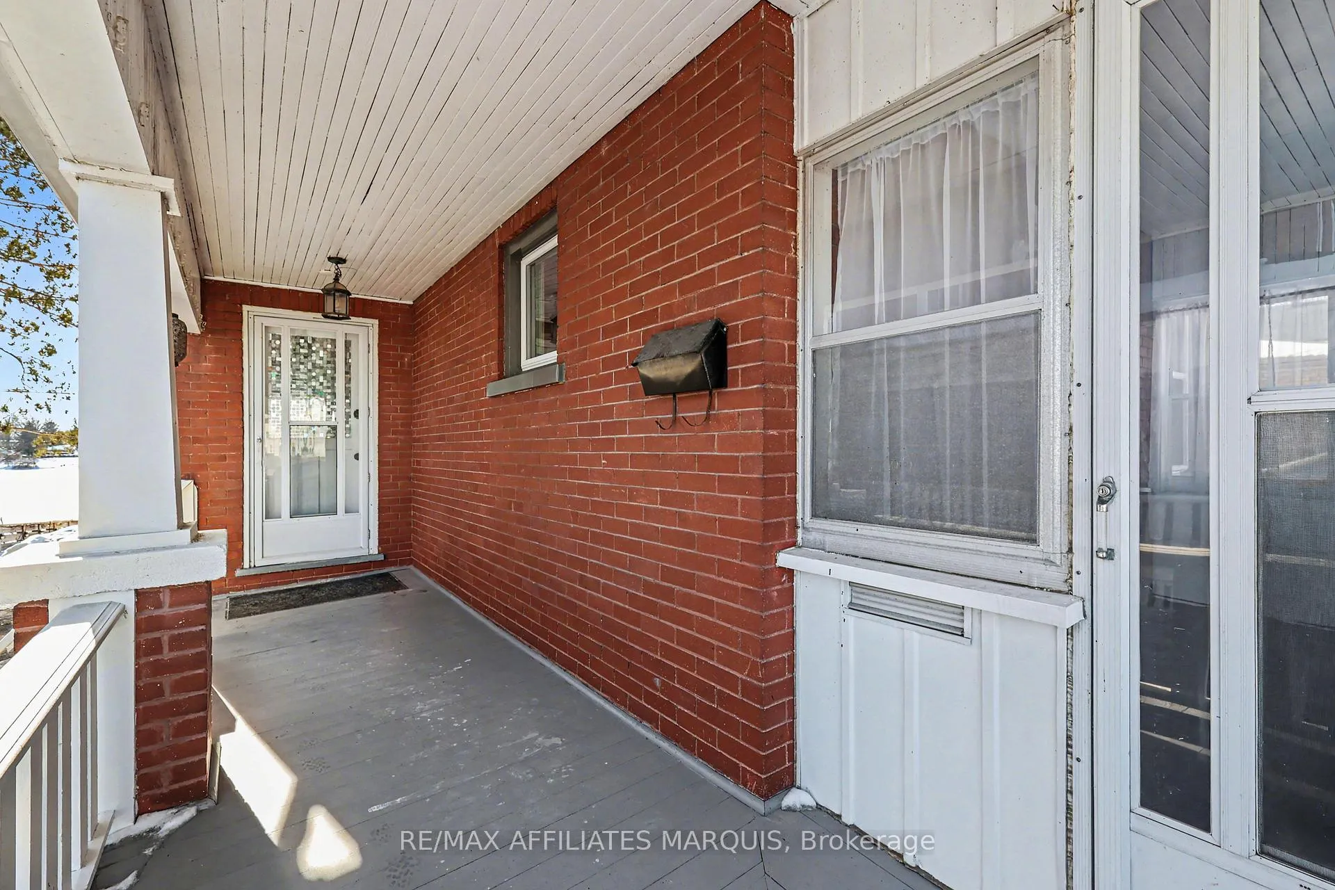 Photo 4 of 18 Queen Street, Smiths Falls — HOMEH