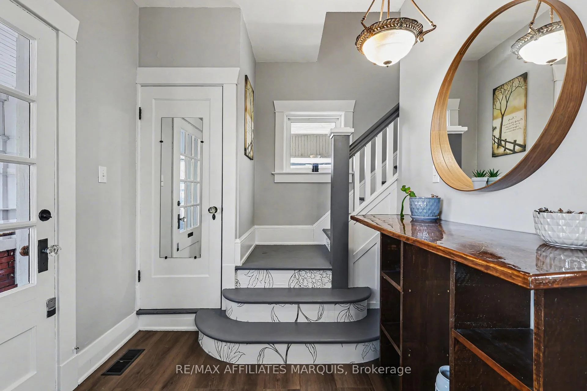 Photo 5 of 18 Queen Street, Smiths Falls — HOMEH
