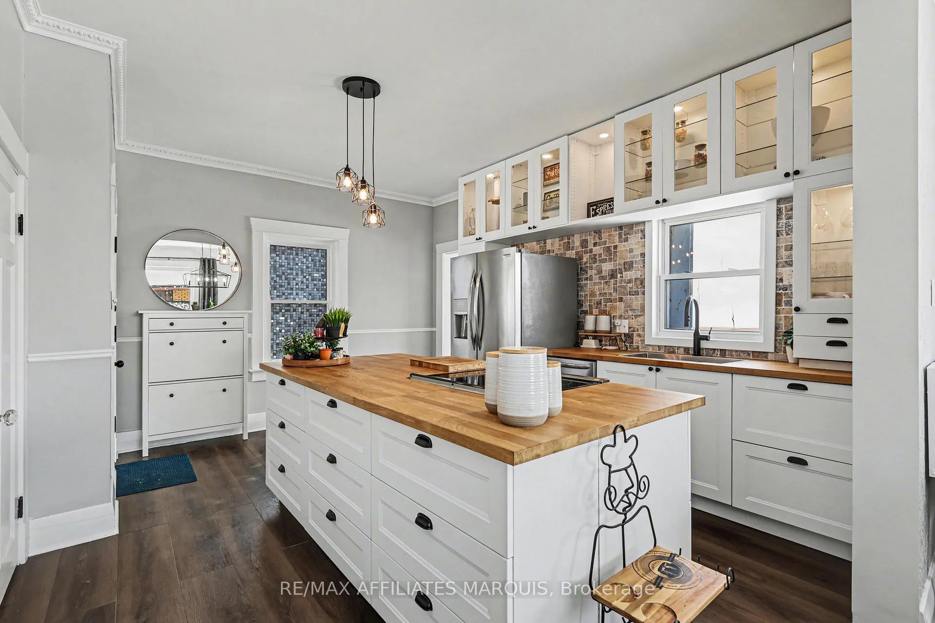 Photo 16 of 18 Queen Street, Smiths Falls — HOMEH