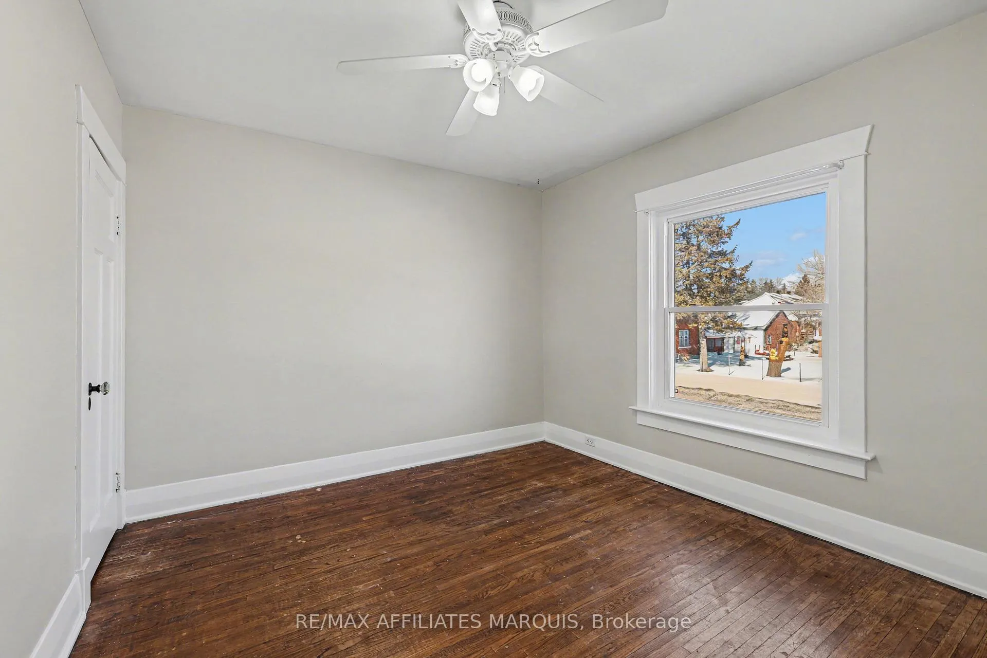 Photo 33 of 18 Queen Street, Smiths Falls — HOMEH