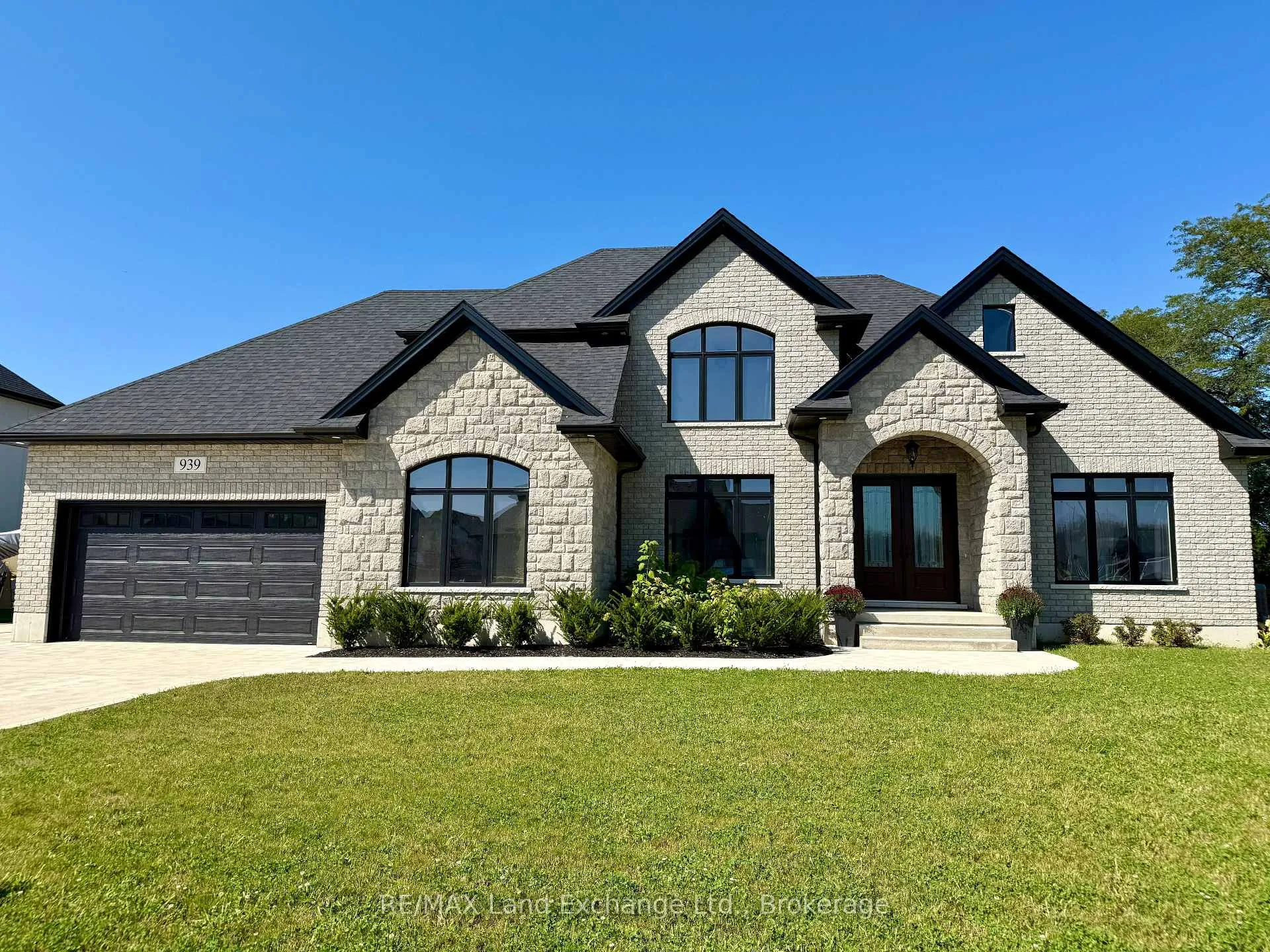 Front of 939 Bogdanovic Way