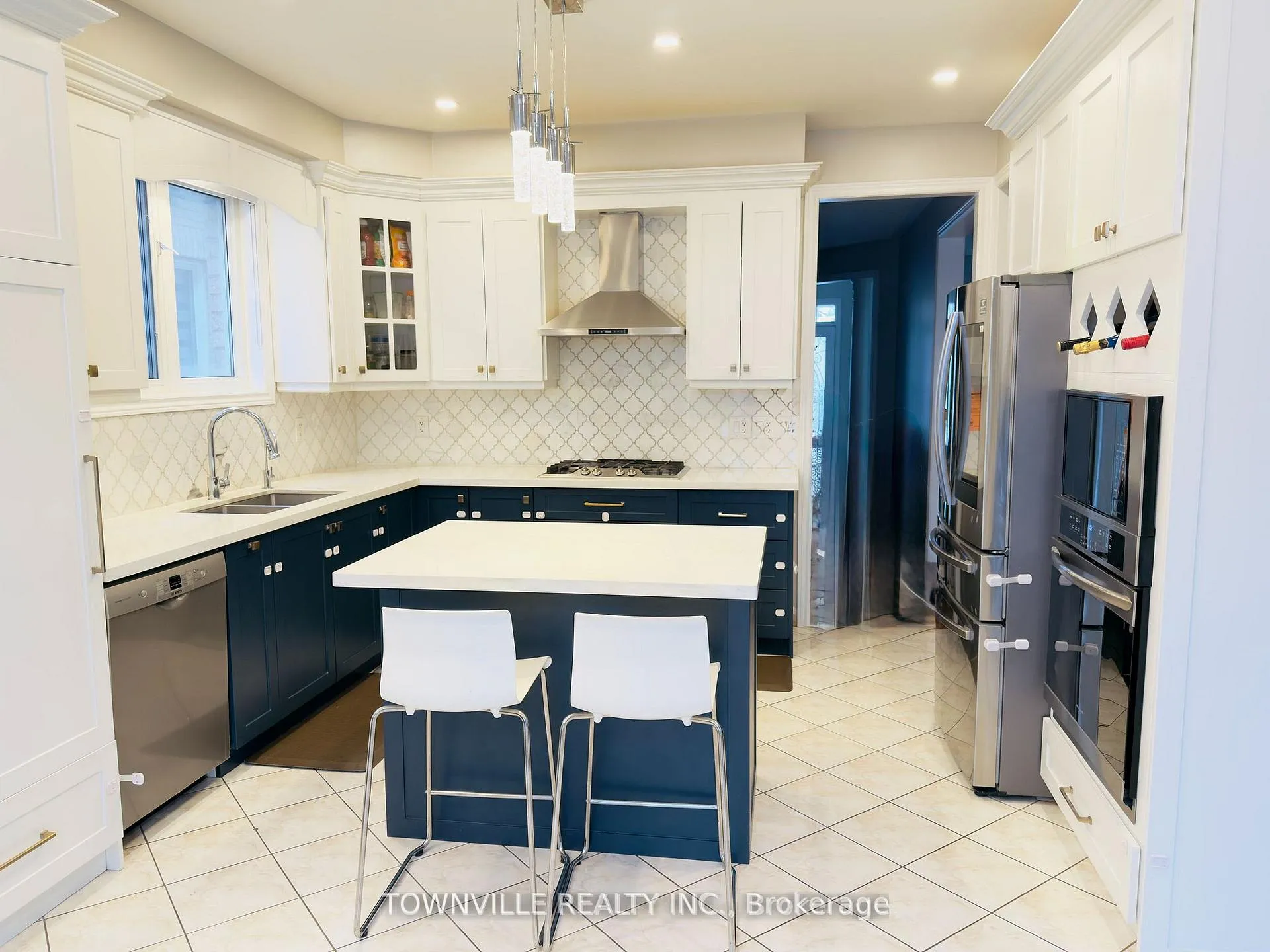 Photo 5 of 26 Messina Avenue, Brampton, Bram West — HOMEH