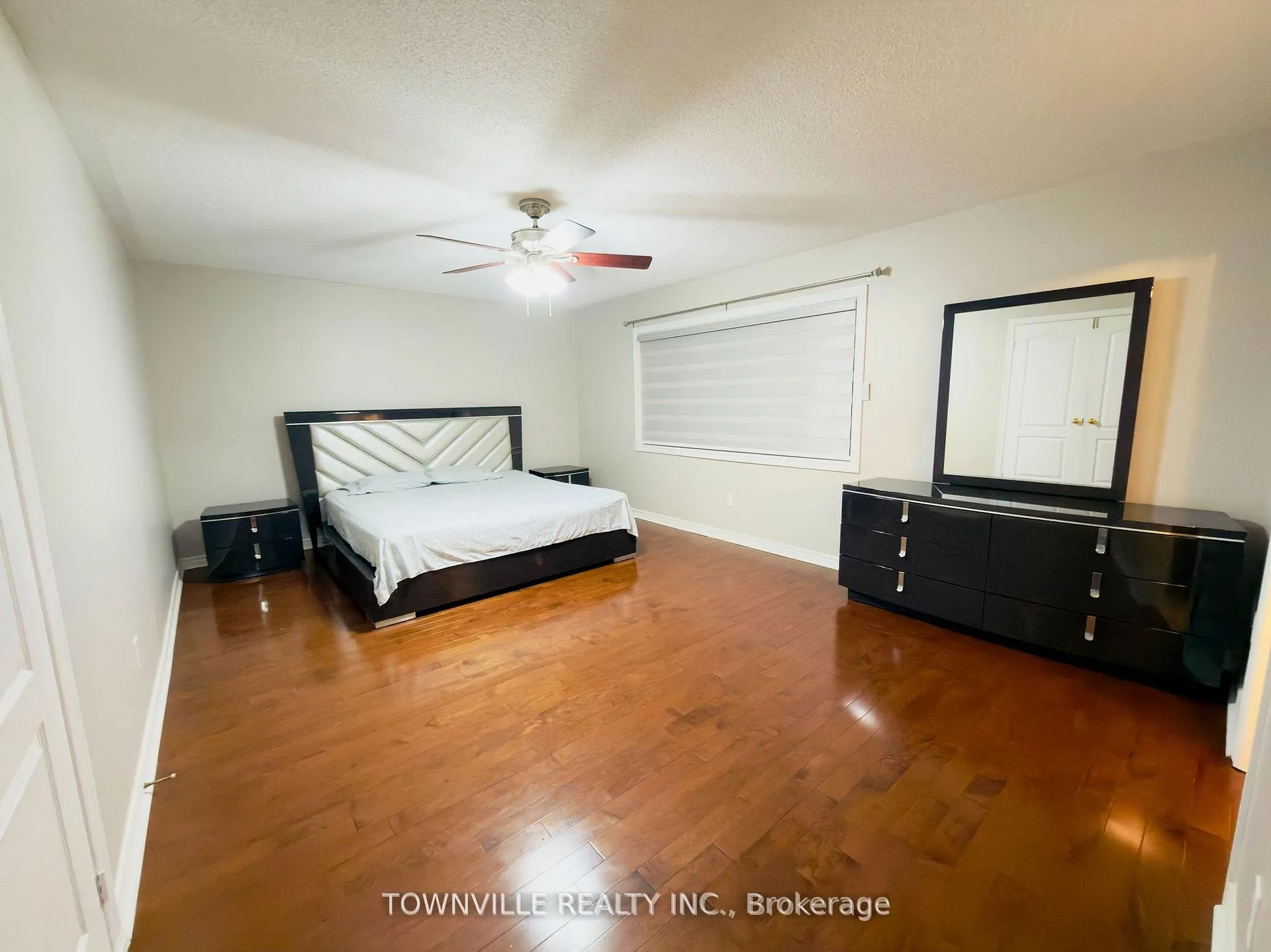 Photo 9 of 26 Messina Avenue, Brampton, Bram West — HOMEH