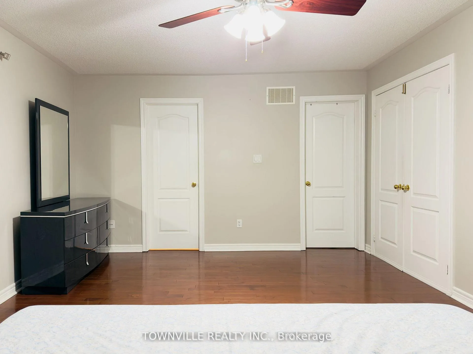 Photo 11 of 26 Messina Avenue, Brampton, Bram West — HOMEH