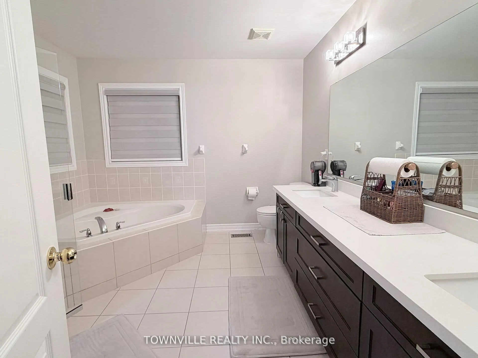 Photo 12 of 26 Messina Avenue, Brampton, Bram West — HOMEH