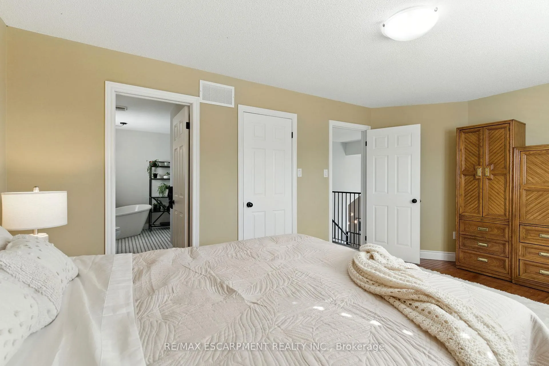 Photo 20 of 2 Caledonia Avenue, Haldimand — HOMEH