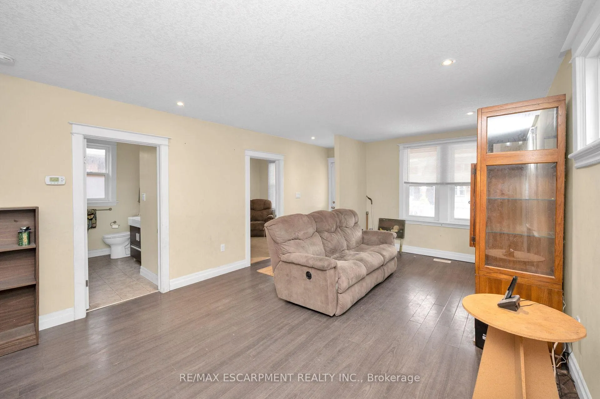 Photo 9 of 246 Ottawa Street S, Hamilton, Delta — HOMEH