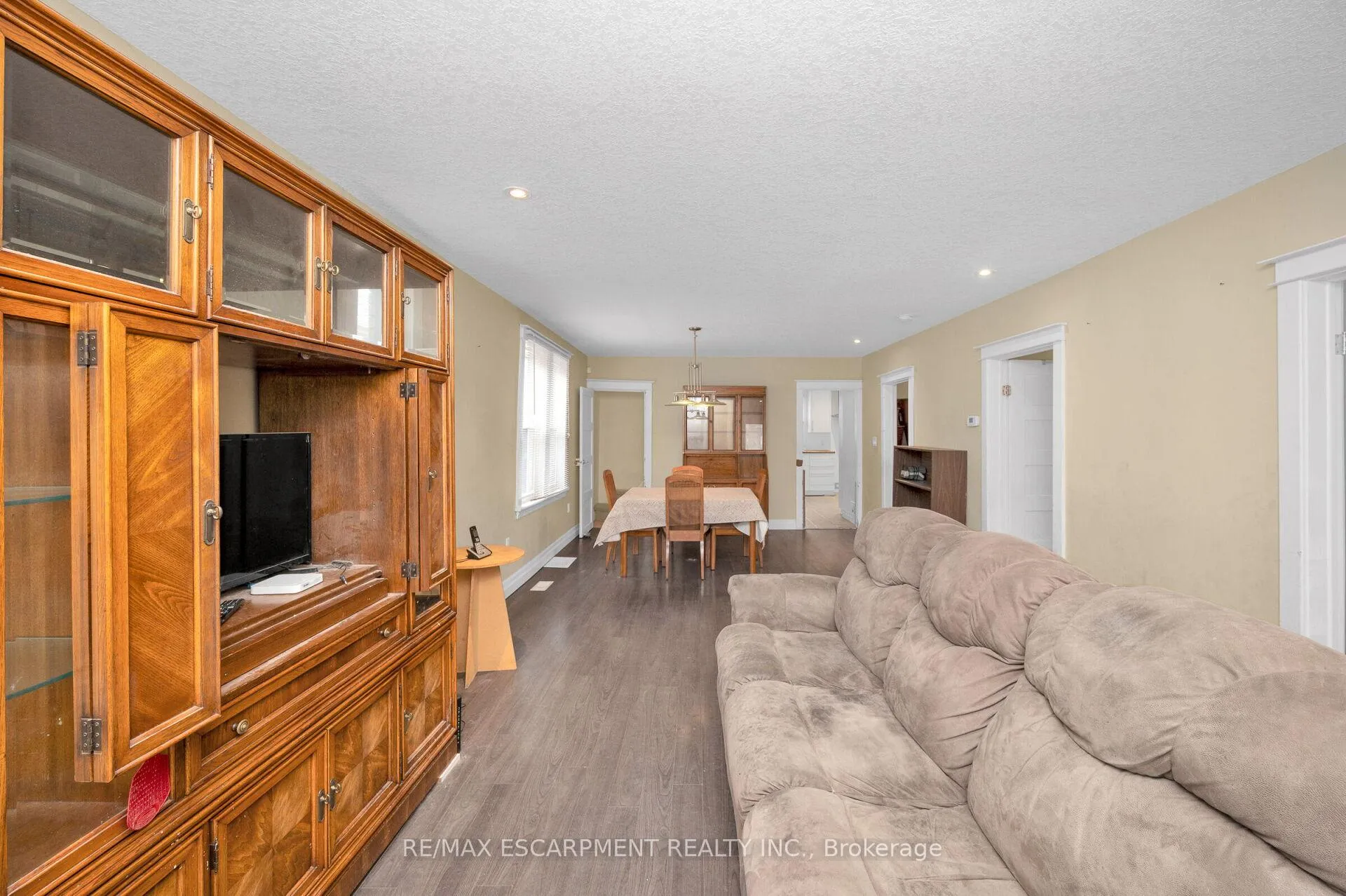 Photo 10 of 246 Ottawa Street S, Hamilton, Delta — HOMEH