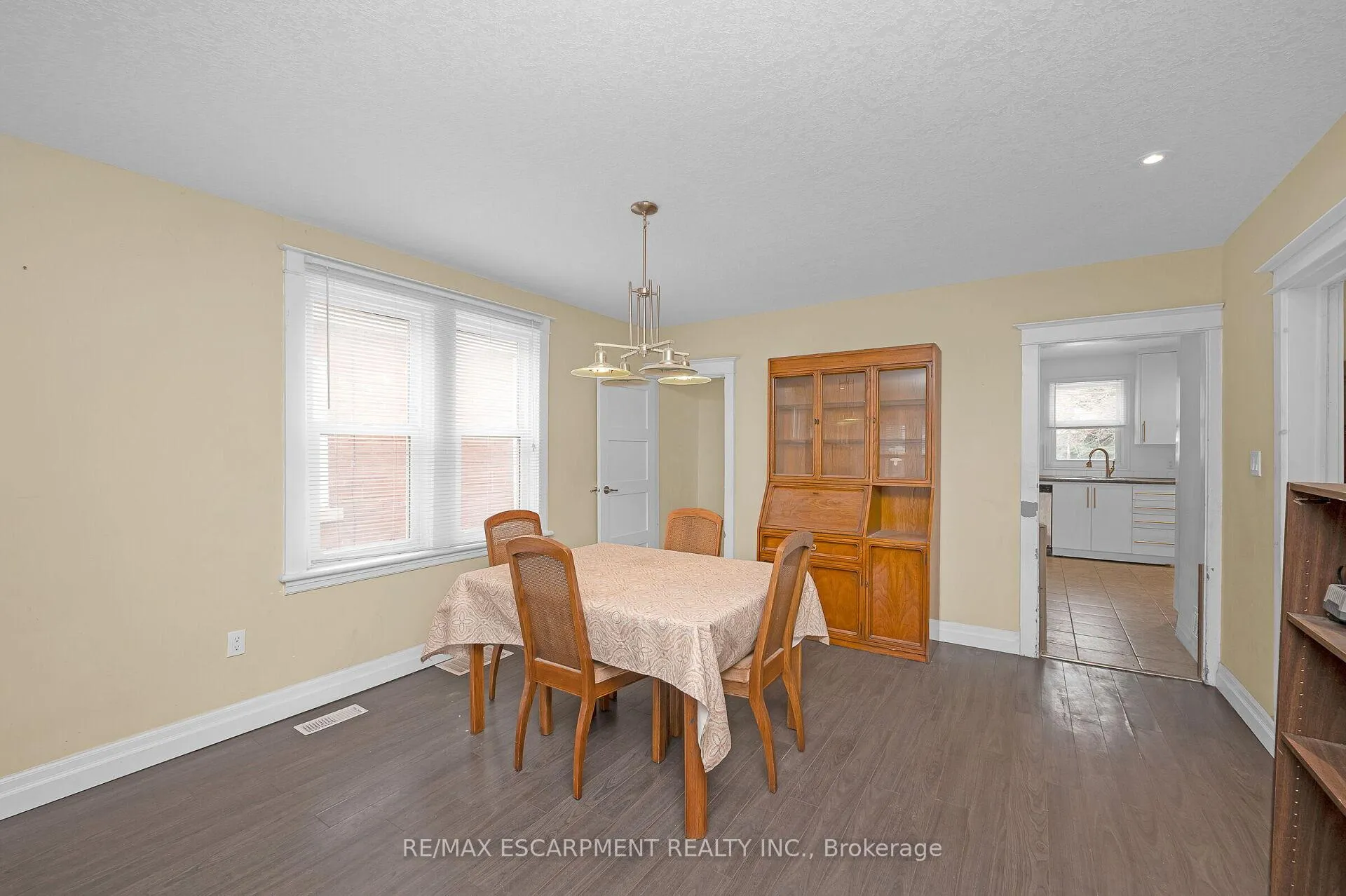 Photo 13 of 246 Ottawa Street S, Hamilton, Delta — HOMEH