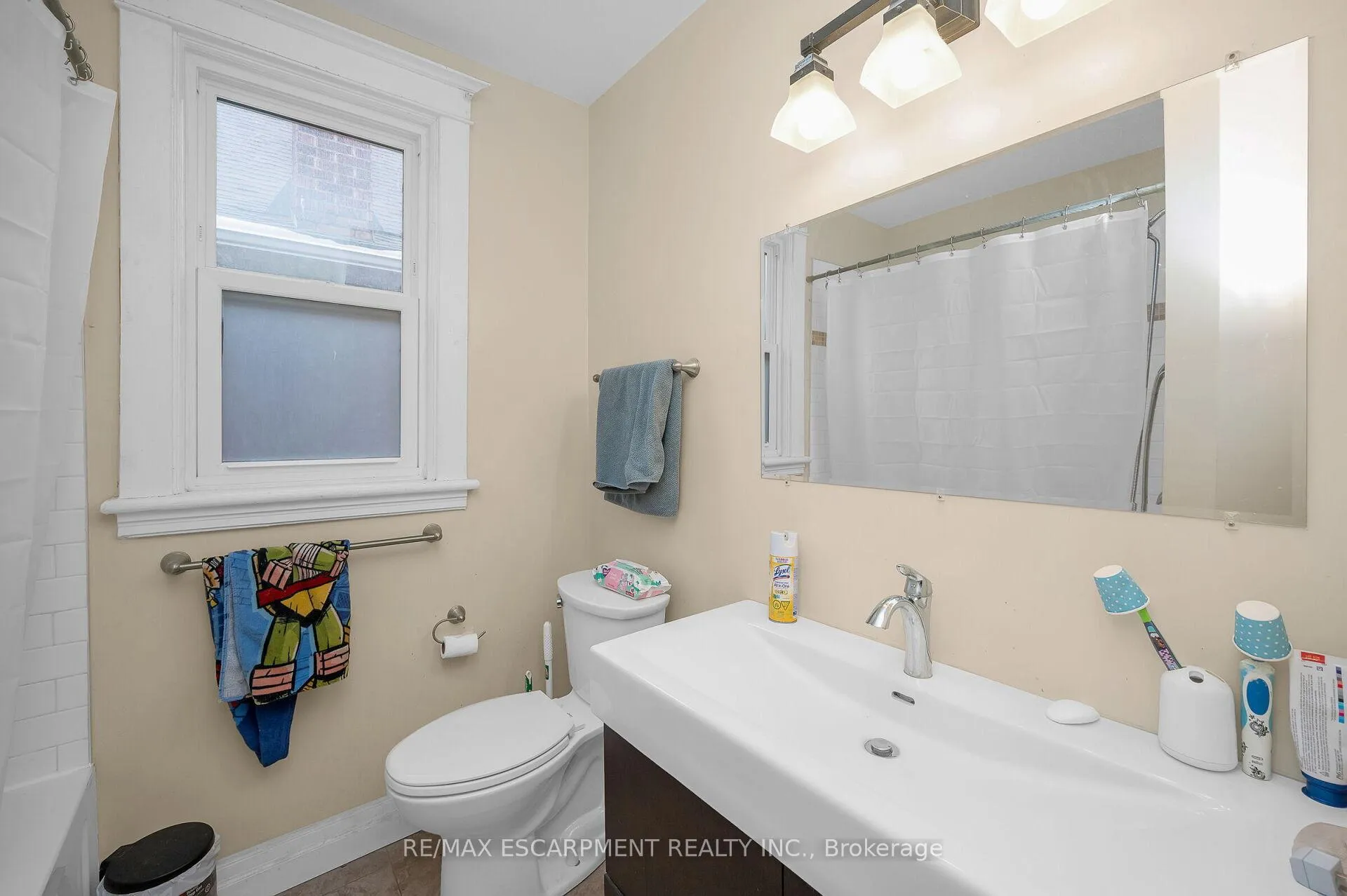 Photo 15 of 246 Ottawa Street S, Hamilton, Delta — HOMEH