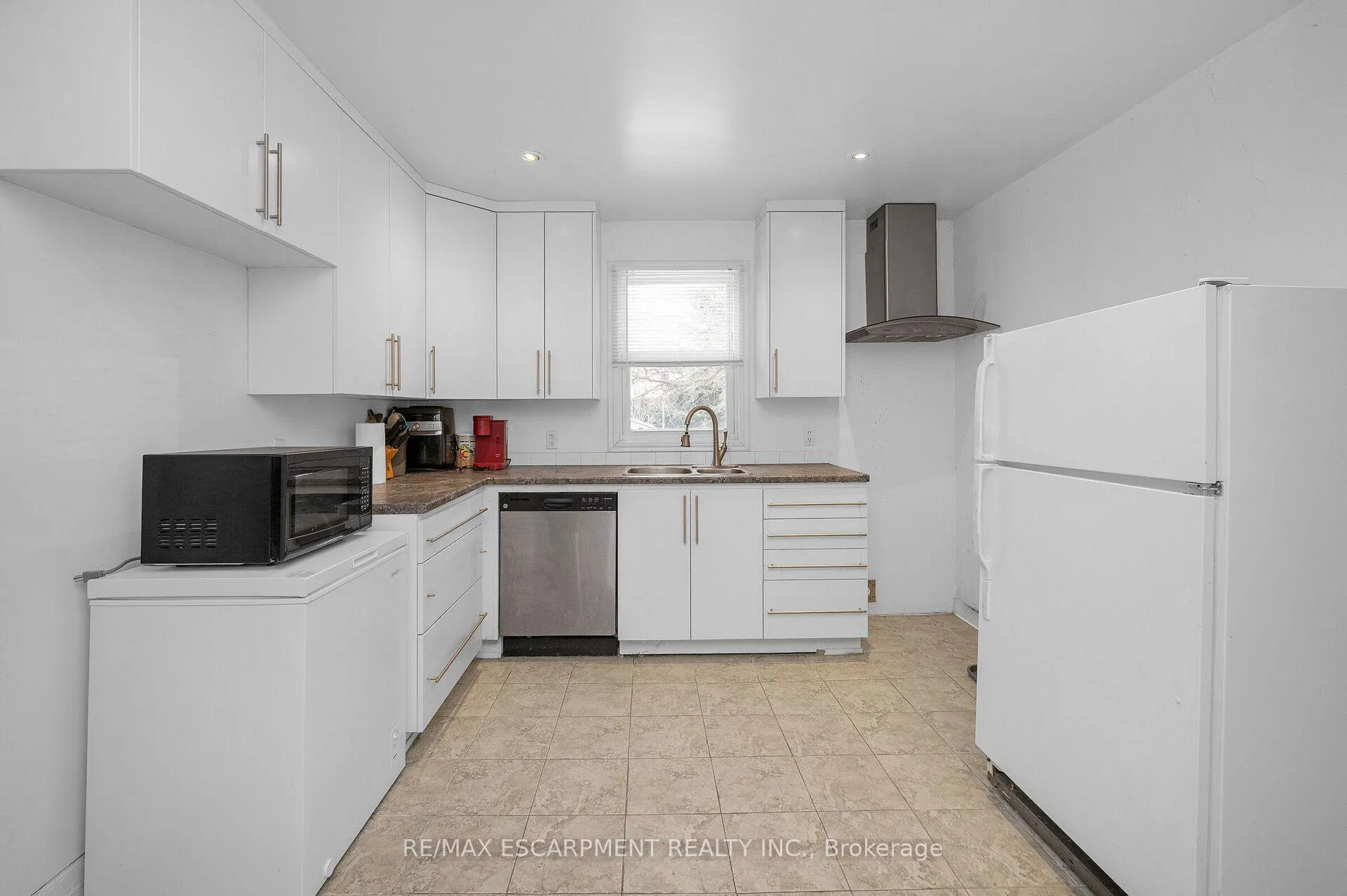 Photo 19 of 246 Ottawa Street S, Hamilton, Delta — HOMEH