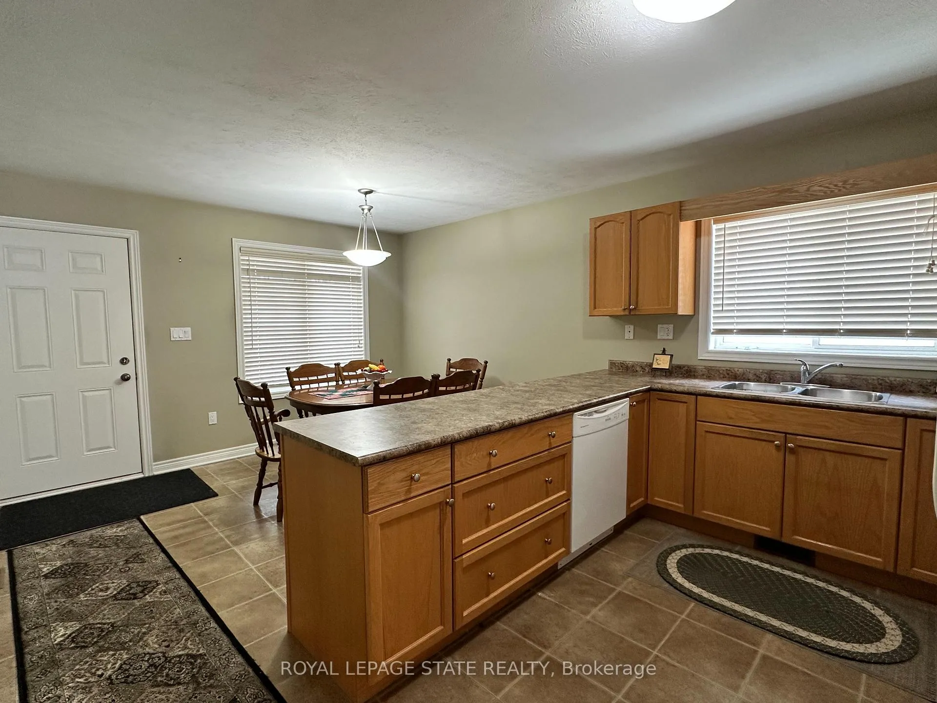 Photo 4 of 154 Forest Street E, Haldimand, Dunnville — HOMEH