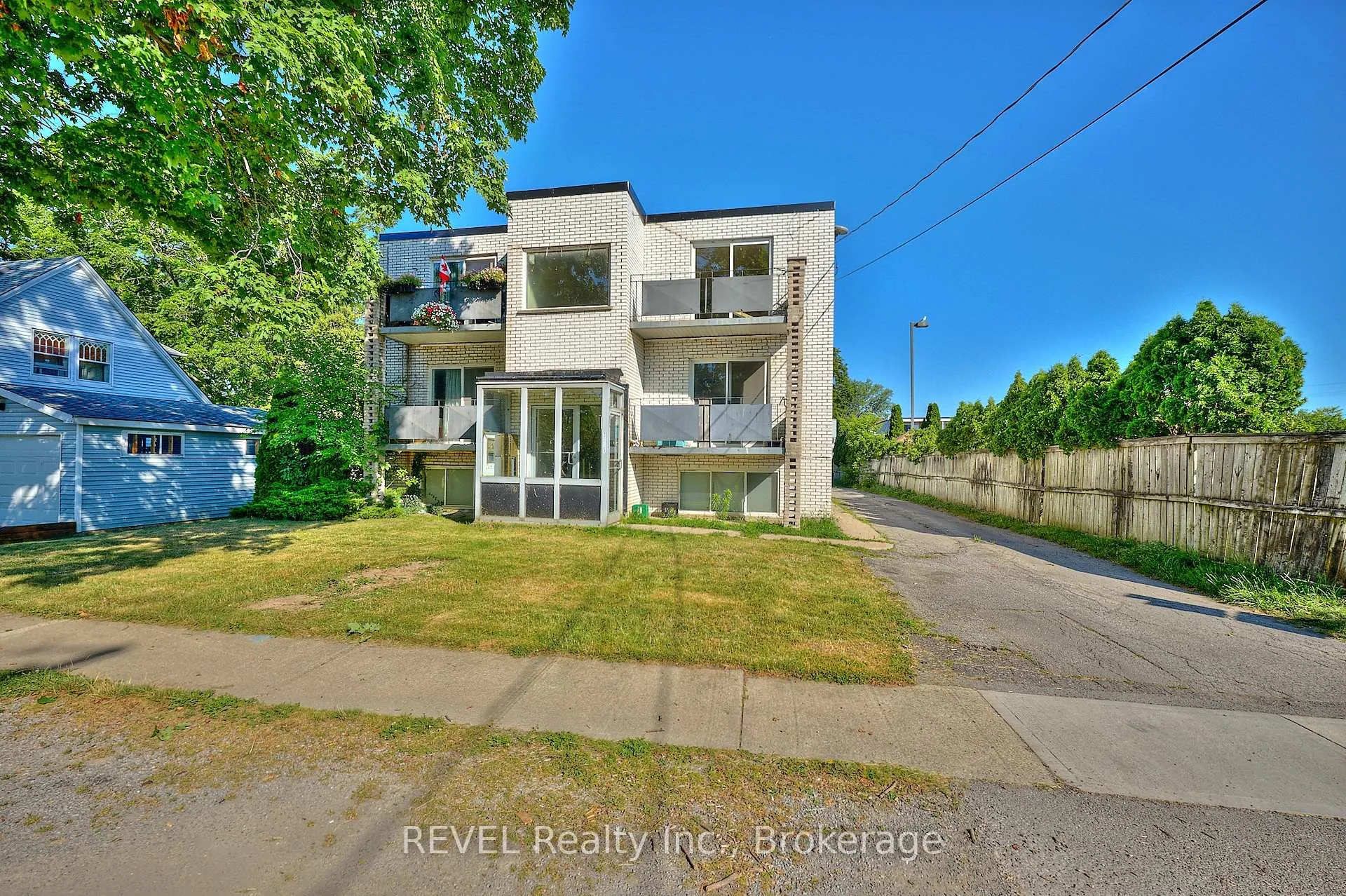 Photo 2 of 3865 Front Street, Niagara Falls, Chippawa — HOMEH