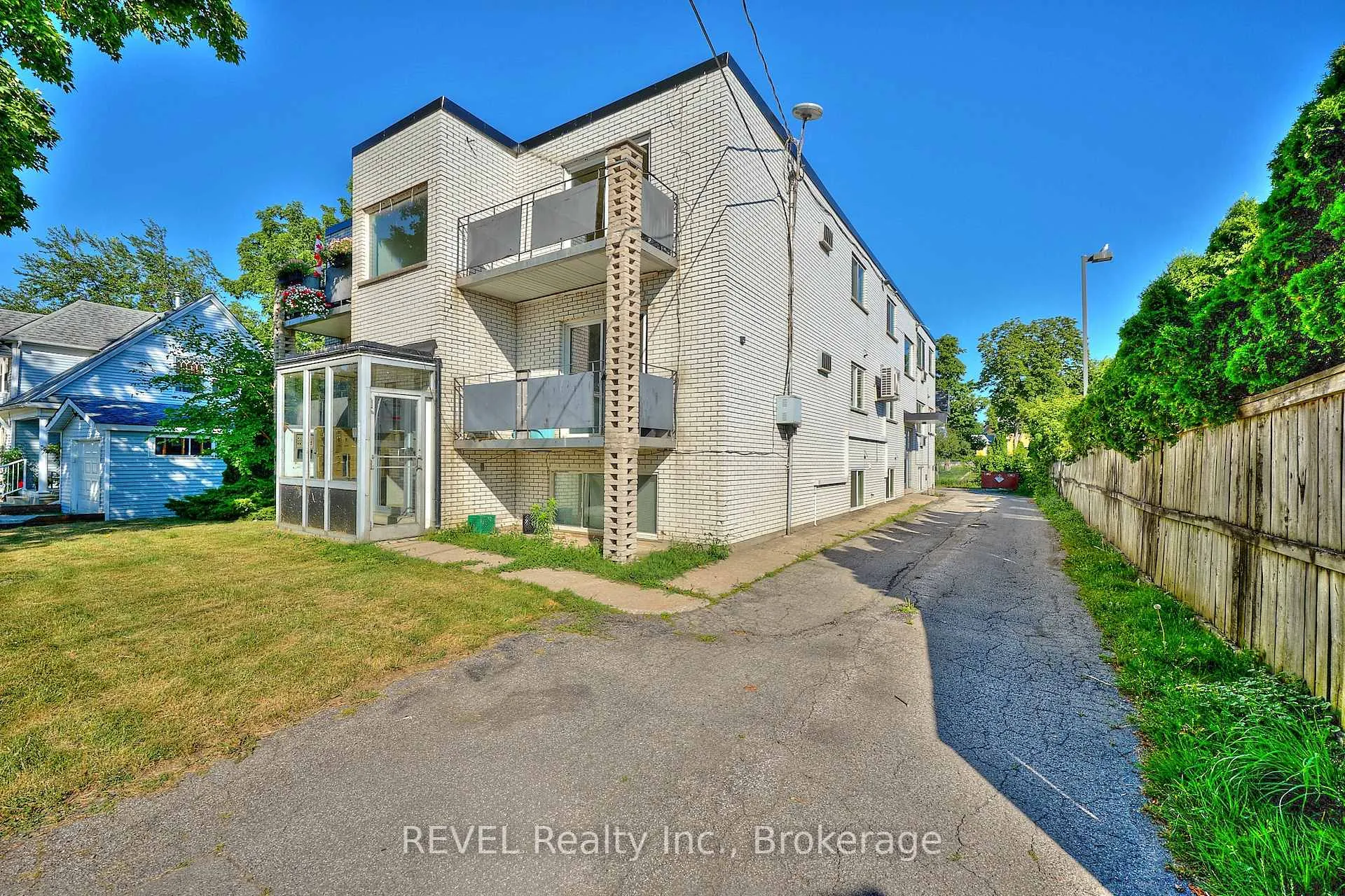 Photo 5 of 3865 Front Street, Niagara Falls, Chippawa — HOMEH