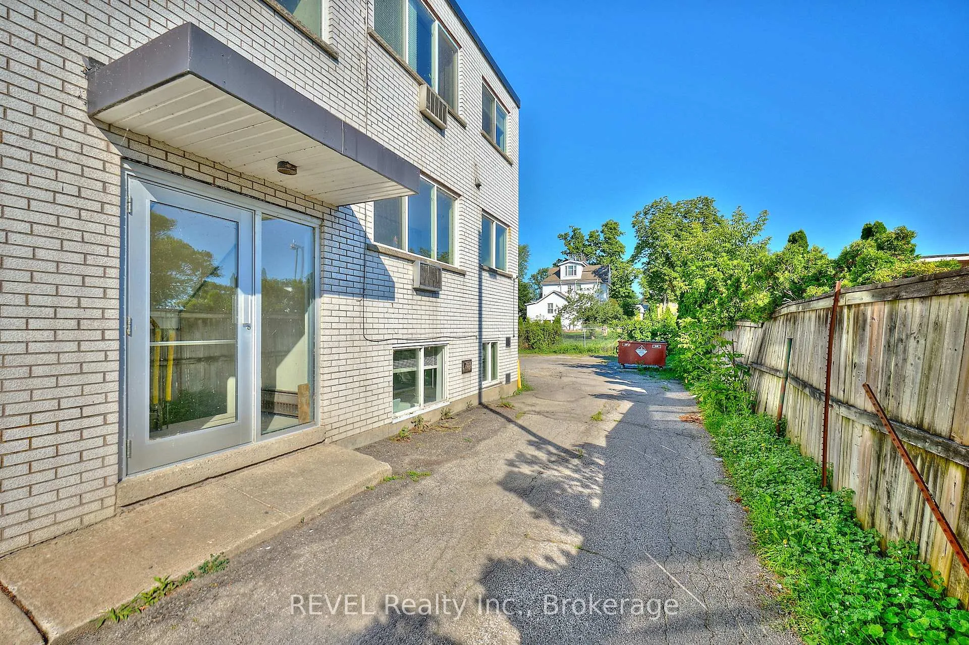Photo 6 of 3865 Front Street, Niagara Falls, Chippawa — HOMEH