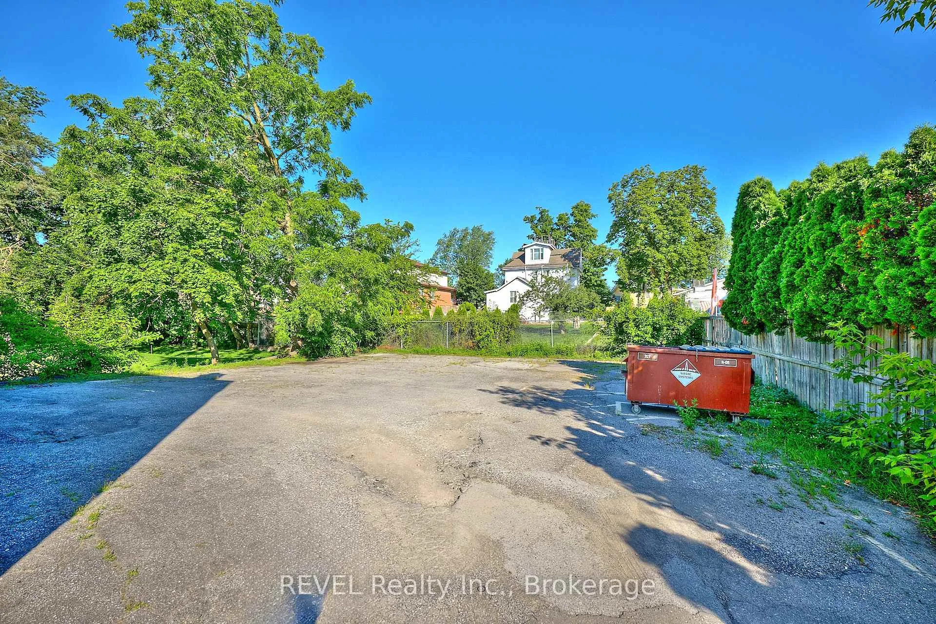 Photo 7 of 3865 Front Street, Niagara Falls, Chippawa — HOMEH