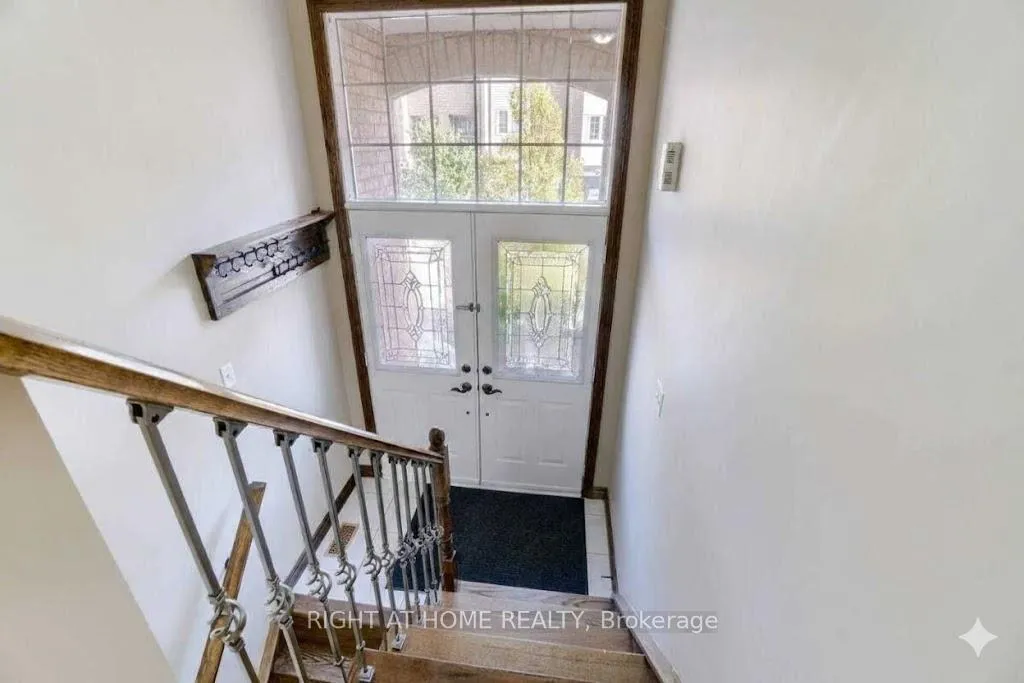 Photo 3 of 741 Maxman Street, Mississauga, Hurontario — HOMEH