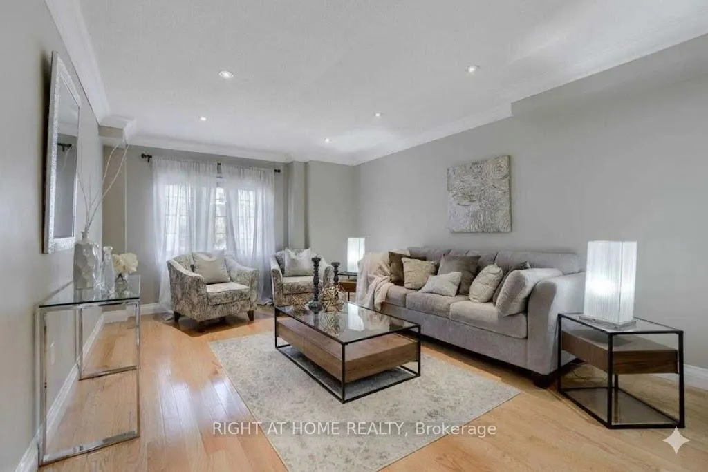 Photo 4 of 741 Maxman Street, Mississauga, Hurontario — HOMEH