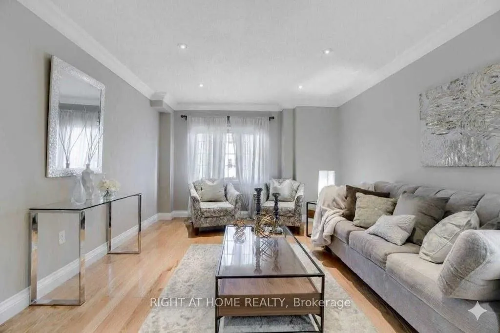 Photo 5 of 741 Maxman Street, Mississauga, Hurontario — HOMEH