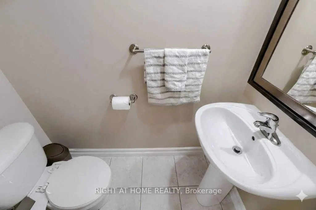 Photo 11 of 741 Maxman Street, Mississauga, Hurontario — HOMEH