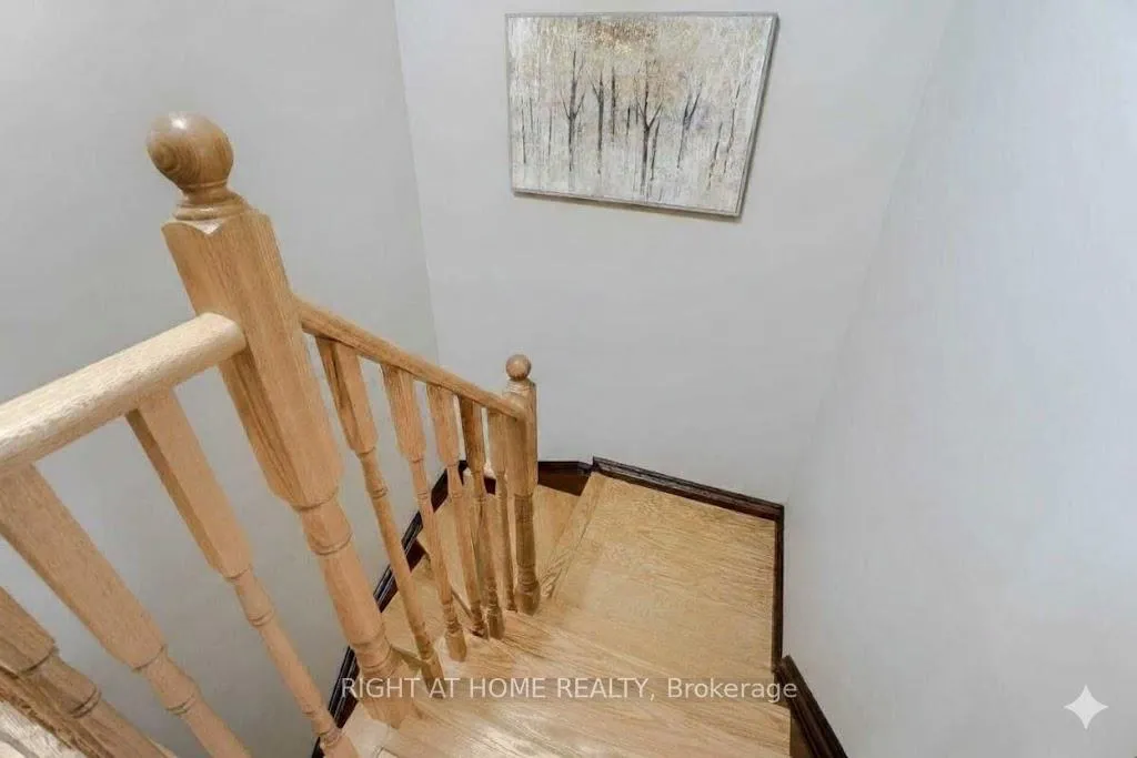 Photo 13 of 741 Maxman Street, Mississauga, Hurontario — HOMEH