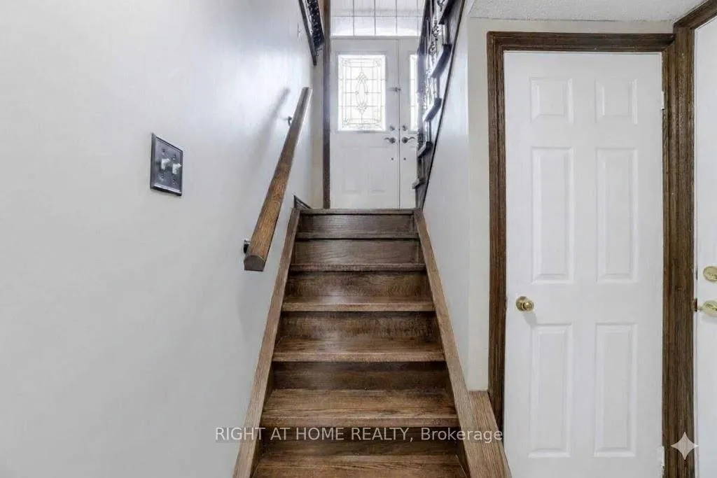 Photo 21 of 741 Maxman Street, Mississauga, Hurontario — HOMEH