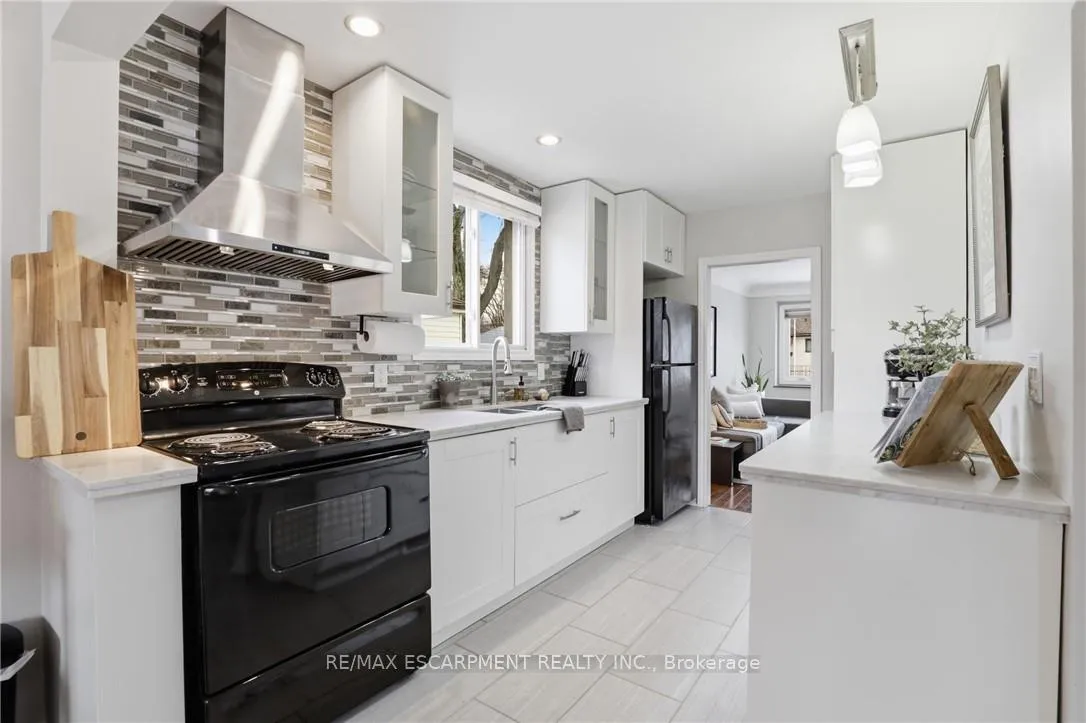 Photo 12 of 32 Audrey Street, Hamilton, Eastmount — HOMEH