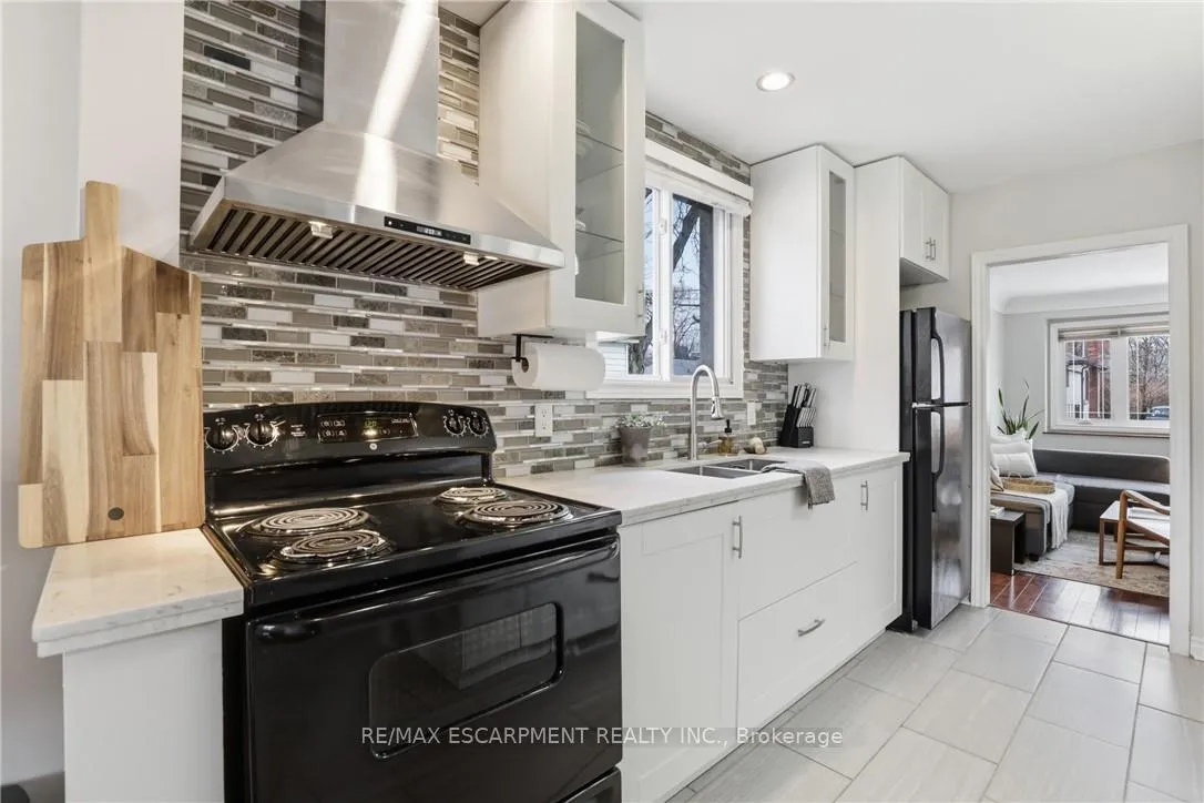 Photo 13 of 32 Audrey Street, Hamilton, Eastmount — HOMEH