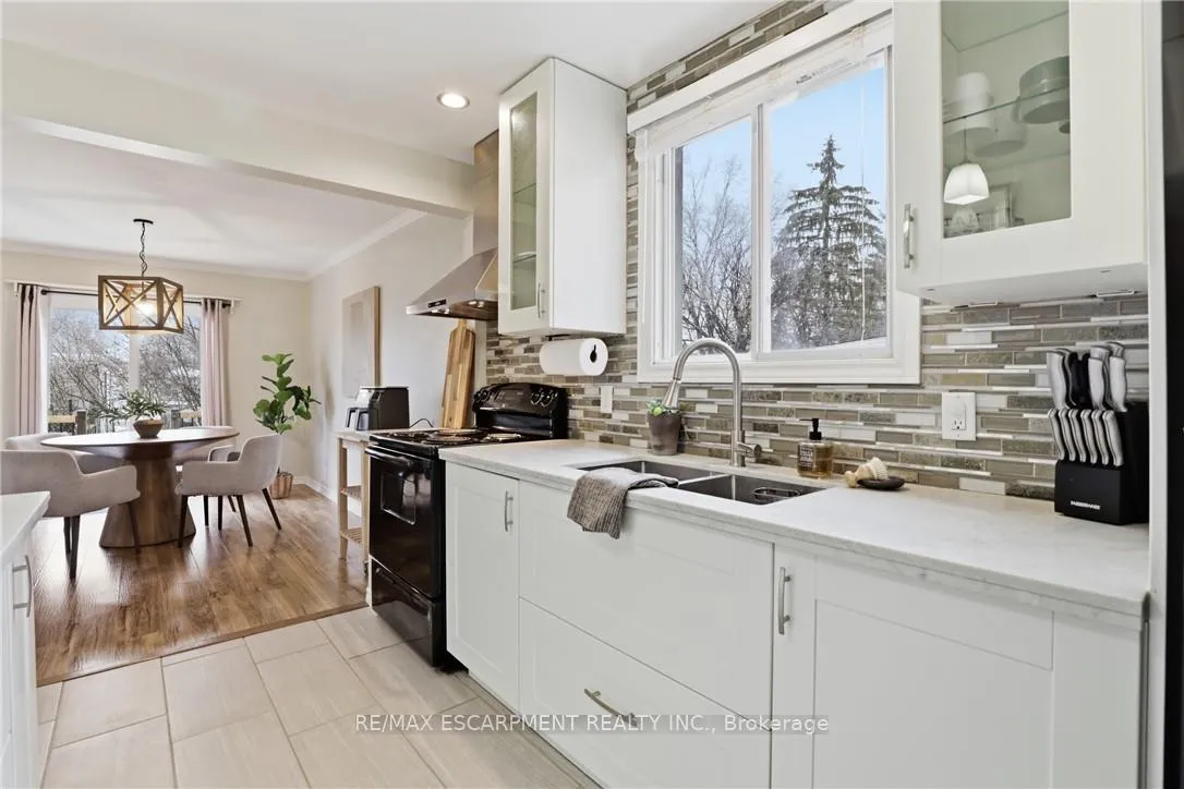 Photo 16 of 32 Audrey Street, Hamilton, Eastmount — HOMEH
