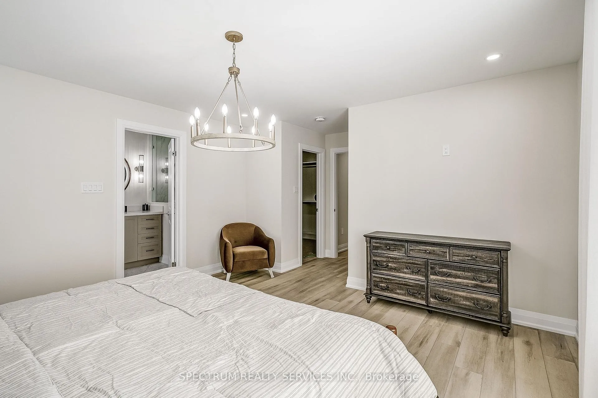Photo 7 of 139 Adario Crescent, Vaughan, Vellore Village — HOMEH