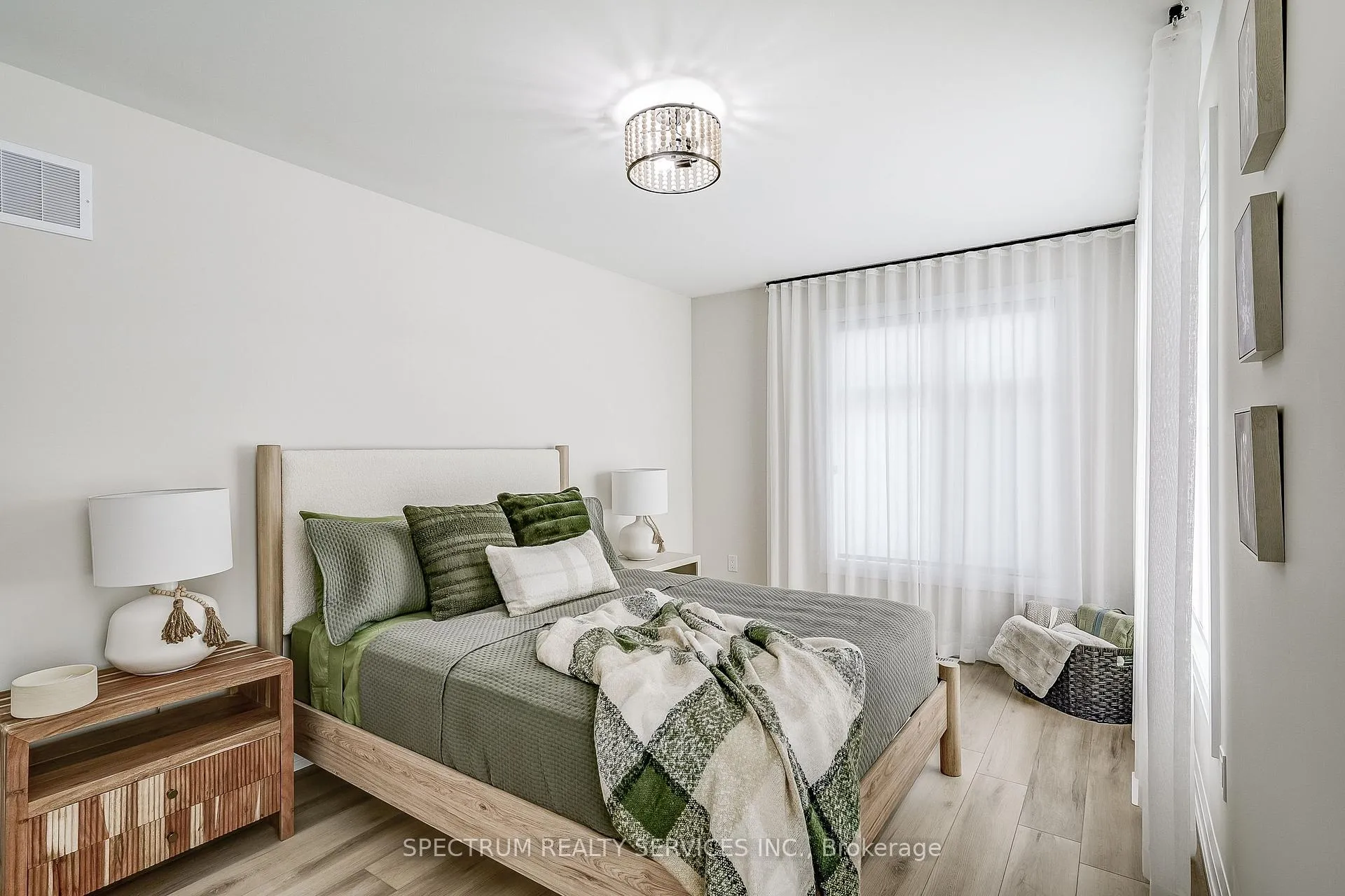 Photo 8 of 139 Adario Crescent, Vaughan, Vellore Village — HOMEH