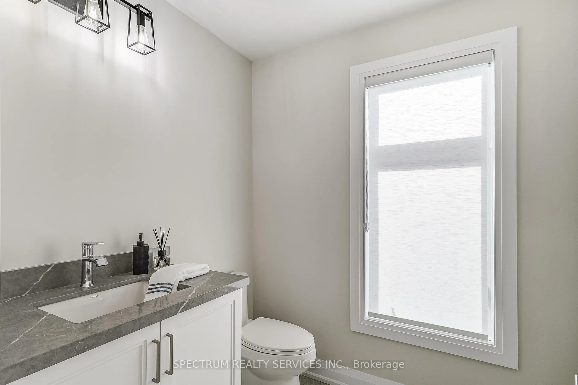 Photo 10 of 139 Adario Crescent, Vaughan, Vellore Village — HOMEH