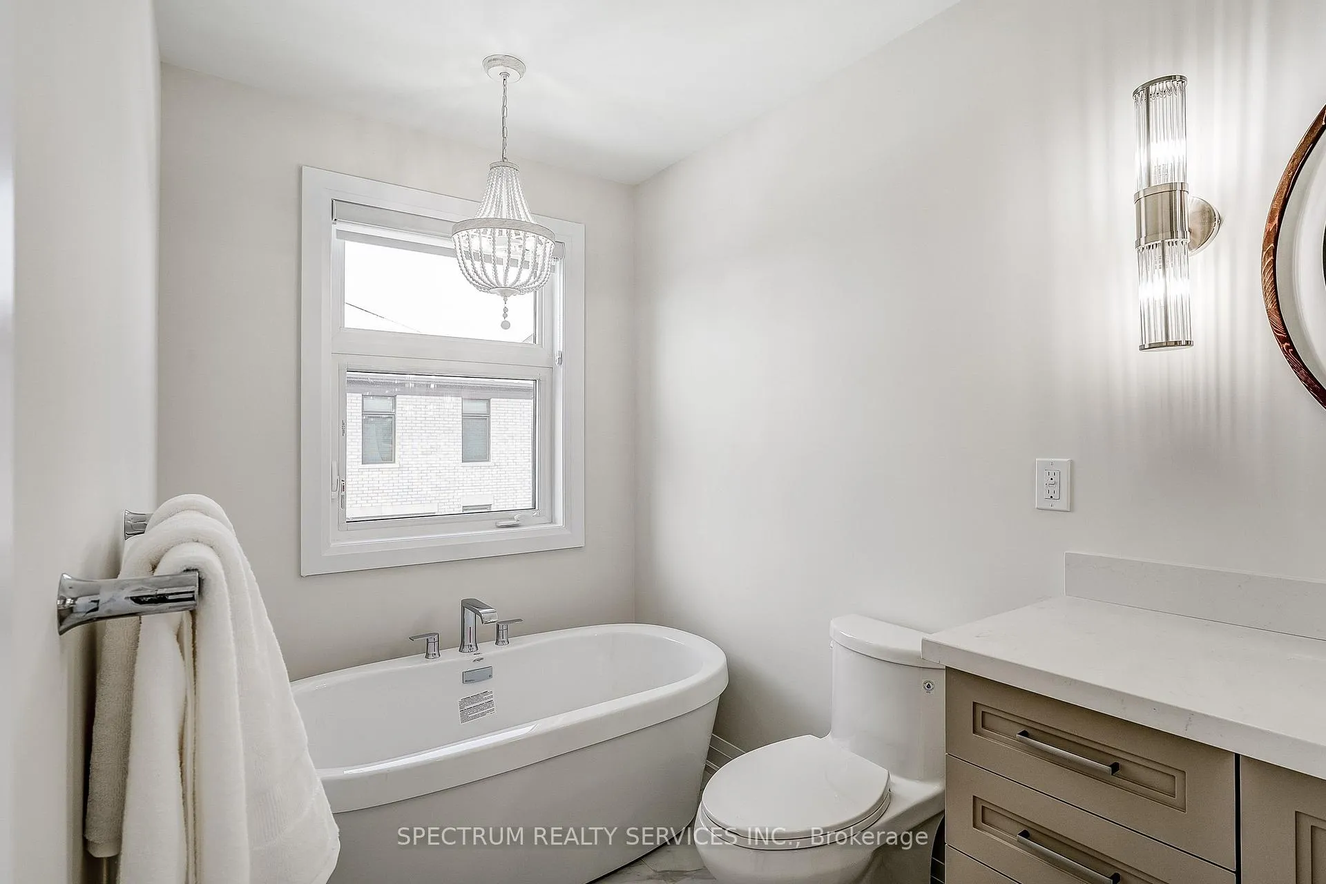 Photo 12 of 139 Adario Crescent, Vaughan, Vellore Village — HOMEH