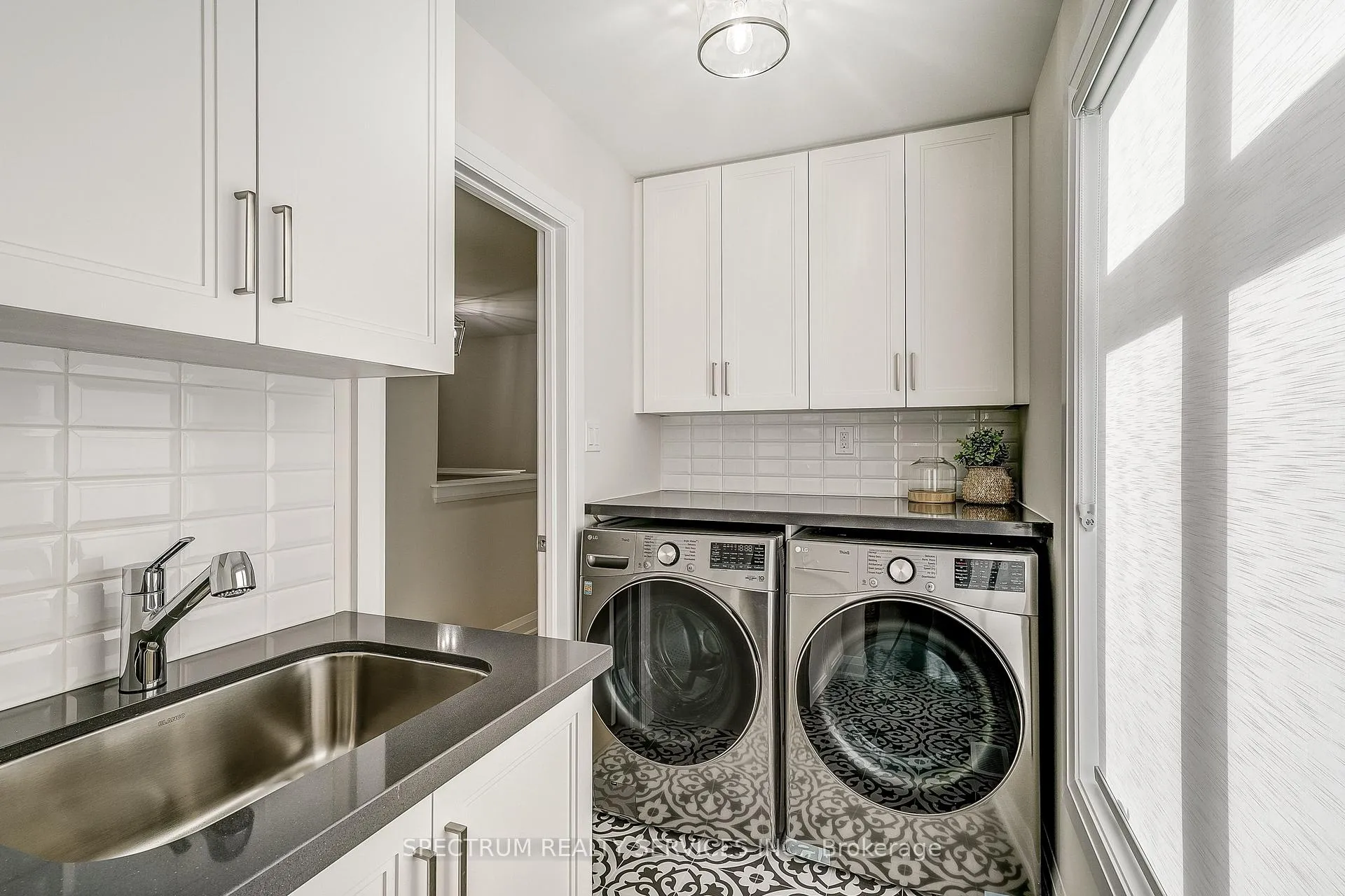 Photo 15 of 139 Adario Crescent, Vaughan, Vellore Village — HOMEH