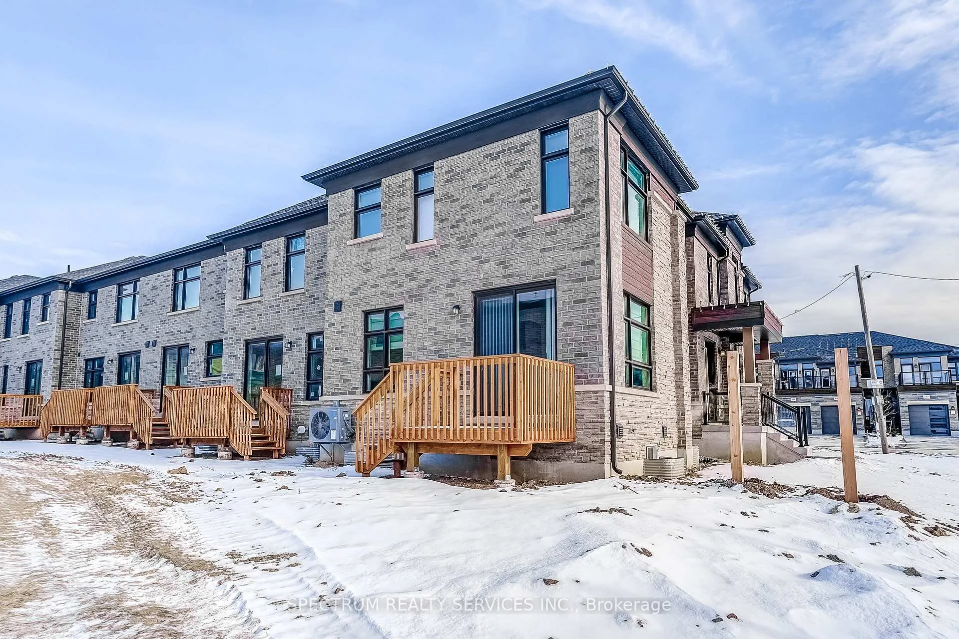 Photo 16 of 139 Adario Crescent, Vaughan, Vellore Village — HOMEH