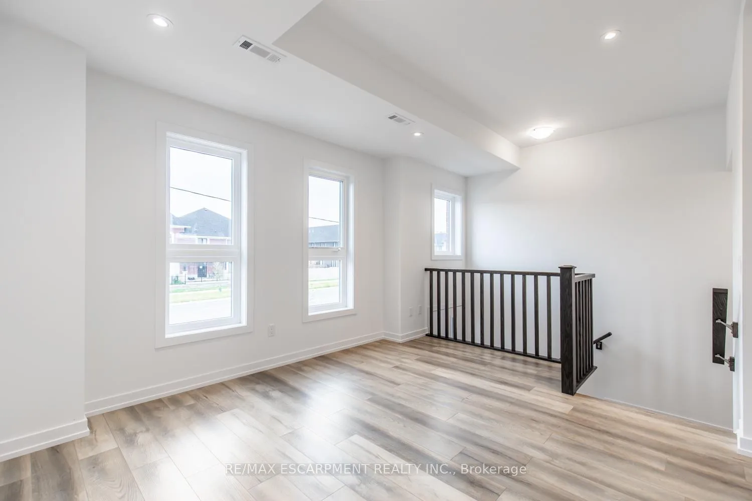Photo 4 of Unit 4, 70 Kenesky Drive, Hamilton, Waterdown — HOMEH