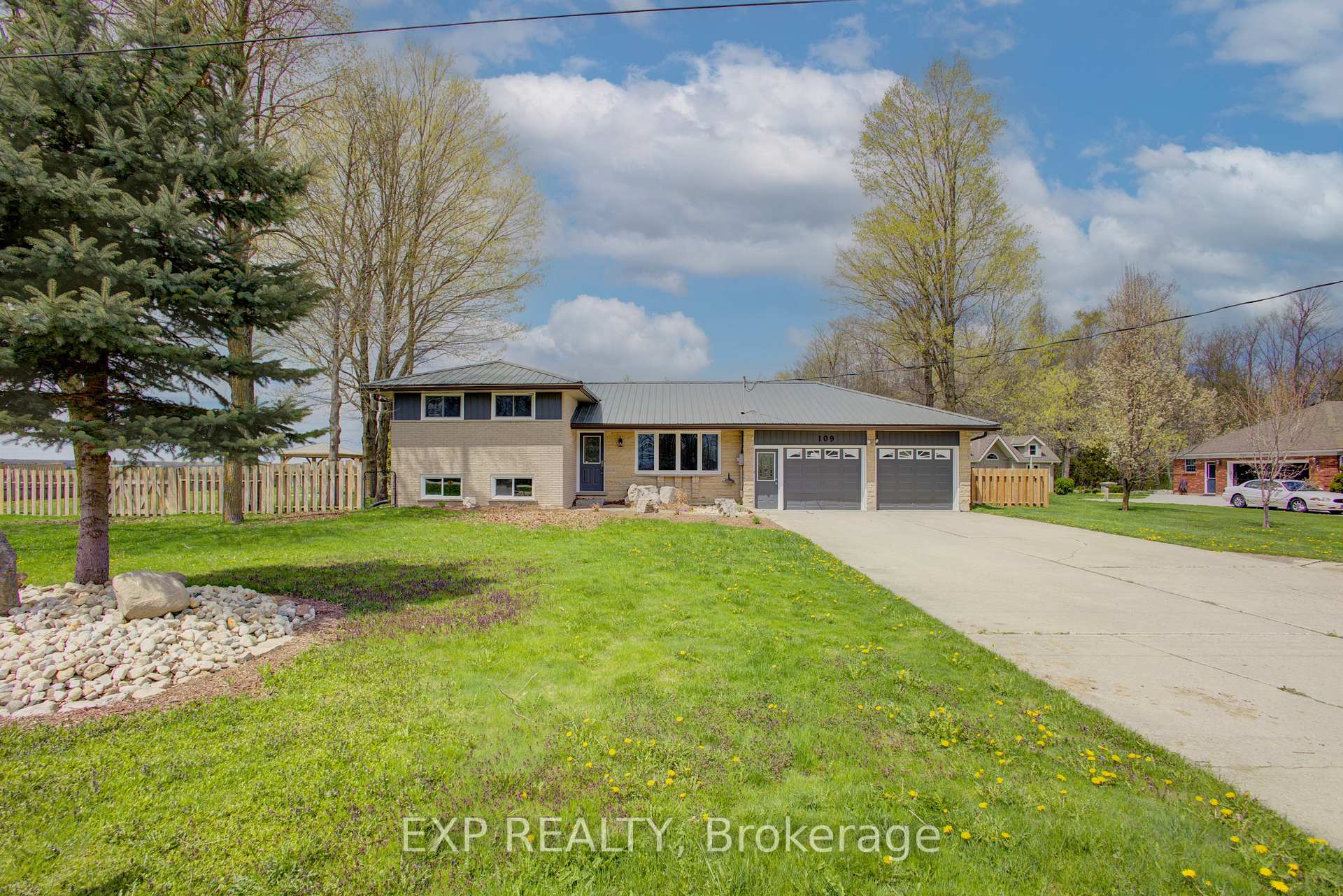 Photo 2 of 109 Mcgivern Street, Mapleton, Rural Mapleton — HOMEH