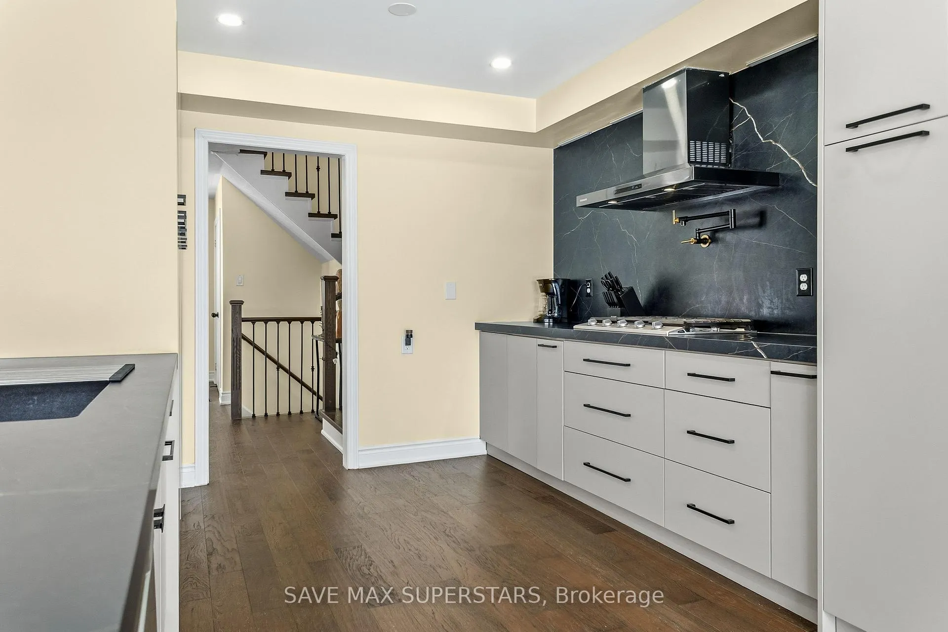 Photo 11 of 54 Gore Drive, Barrie, Ardagh — HOMEH