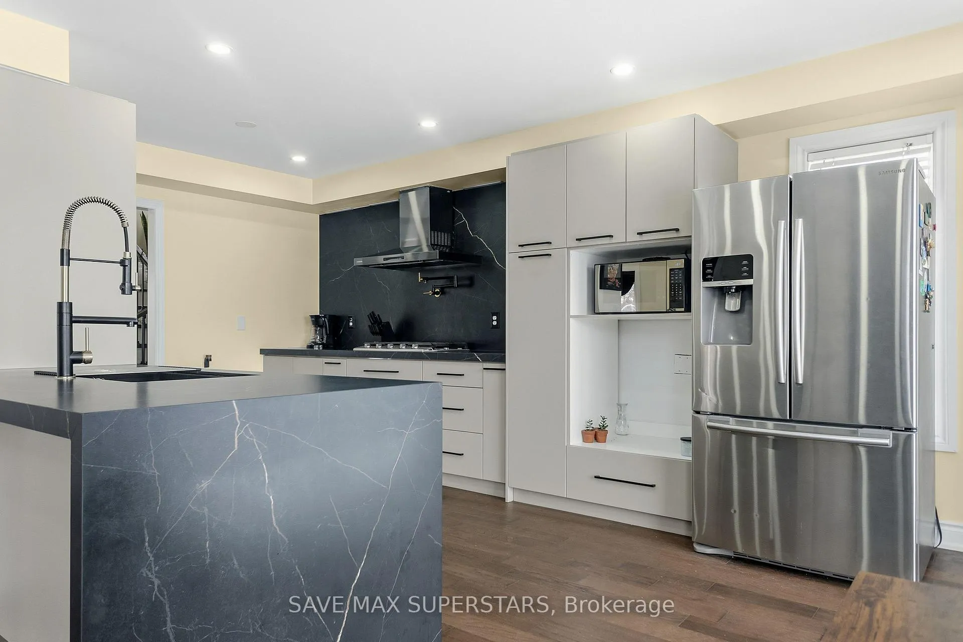 Photo 12 of 54 Gore Drive, Barrie, Ardagh — HOMEH