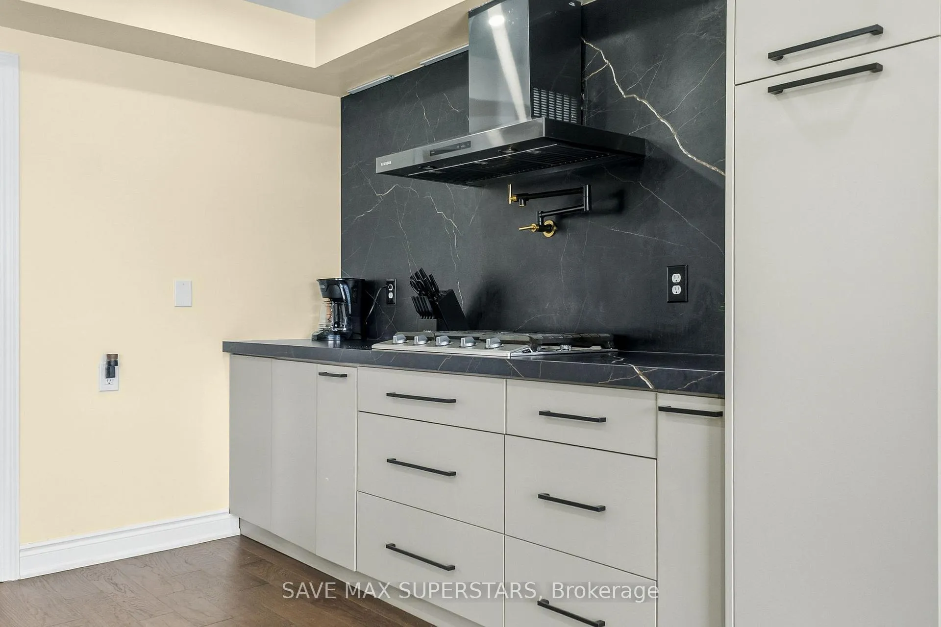 Photo 13 of 54 Gore Drive, Barrie, Ardagh — HOMEH