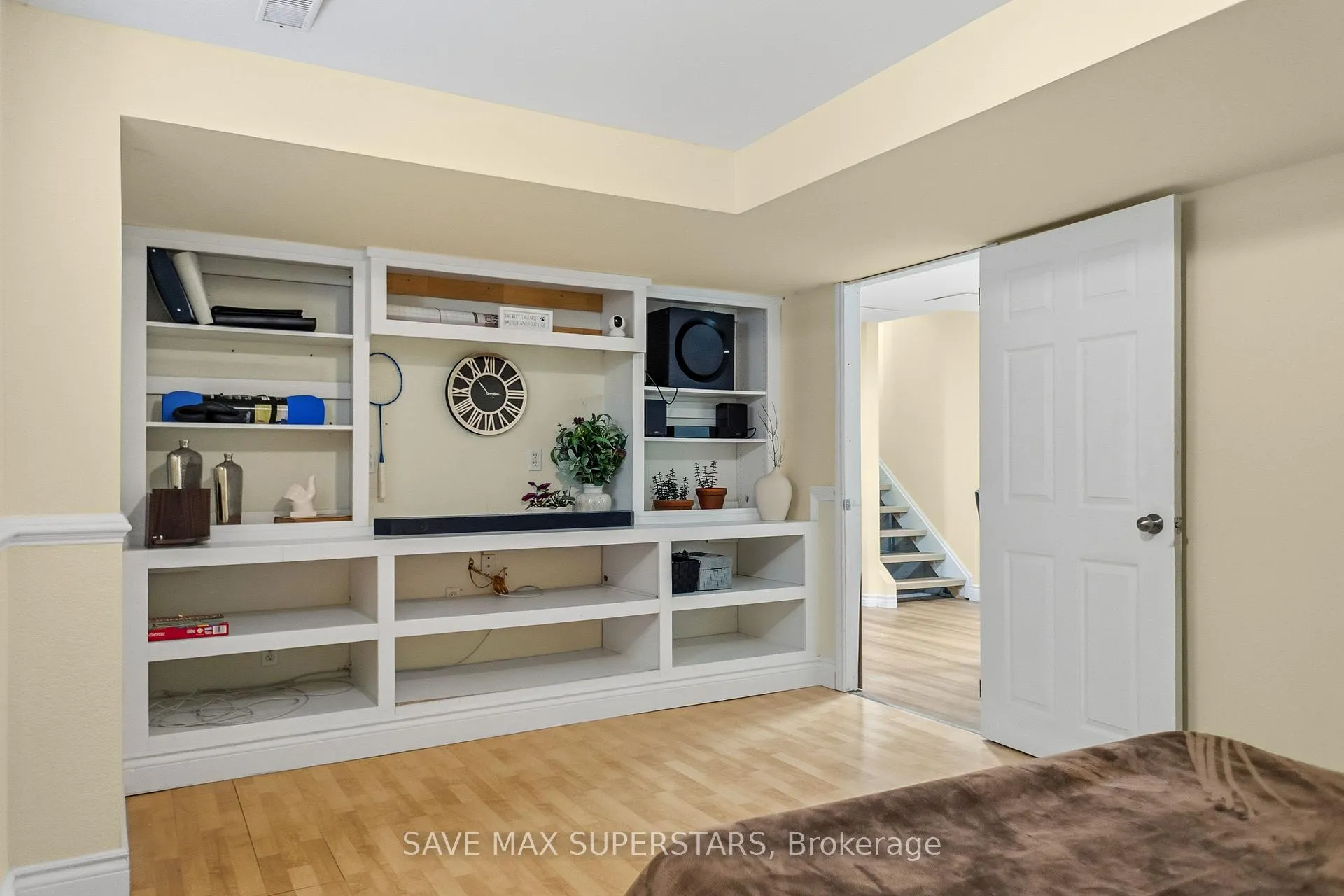 Photo 41 of 54 Gore Drive, Barrie, Ardagh — HOMEH