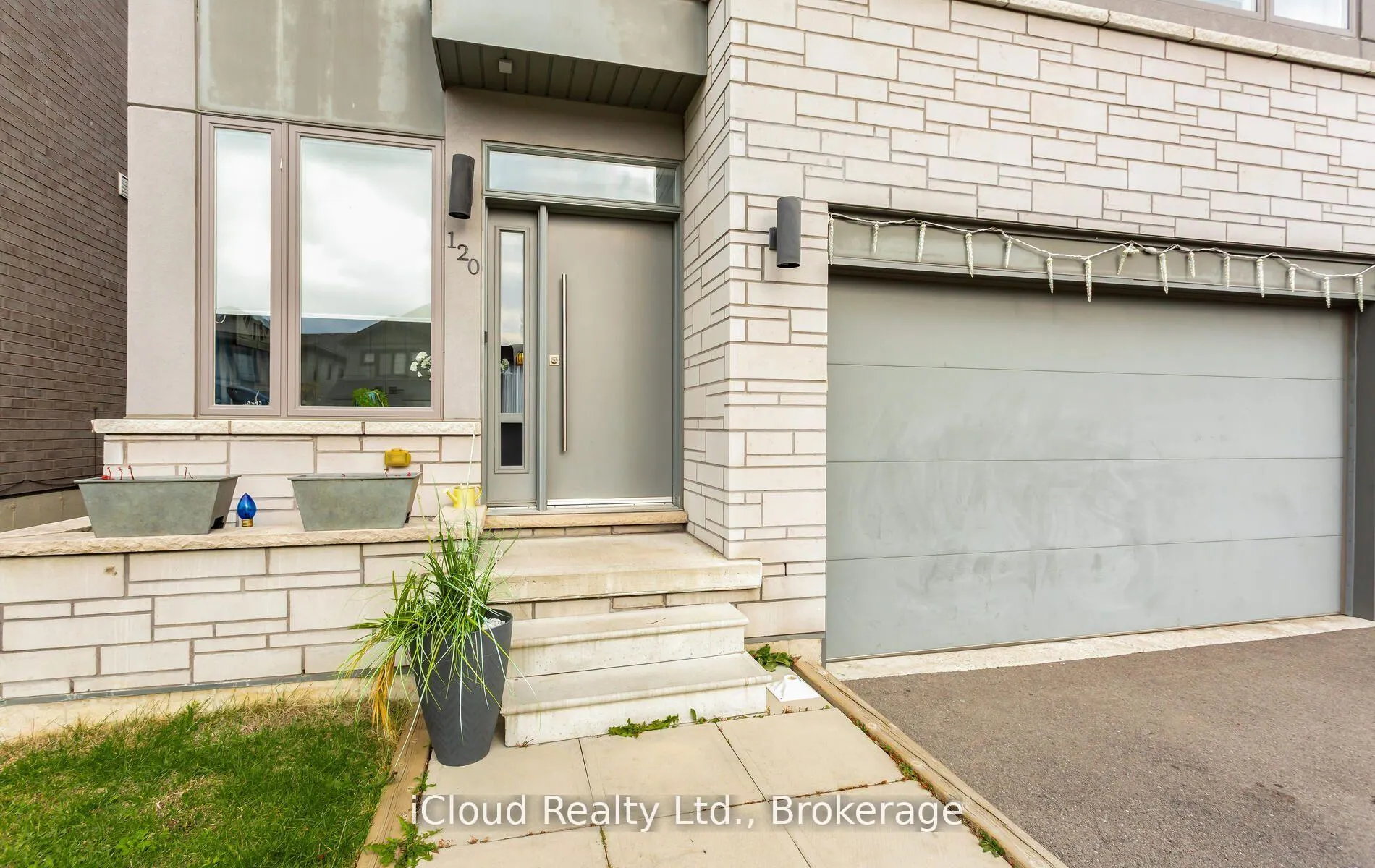 Photo 2 of 120 Bedrock Drive, Hamilton, Stoney Creek Mountain — HOMEH