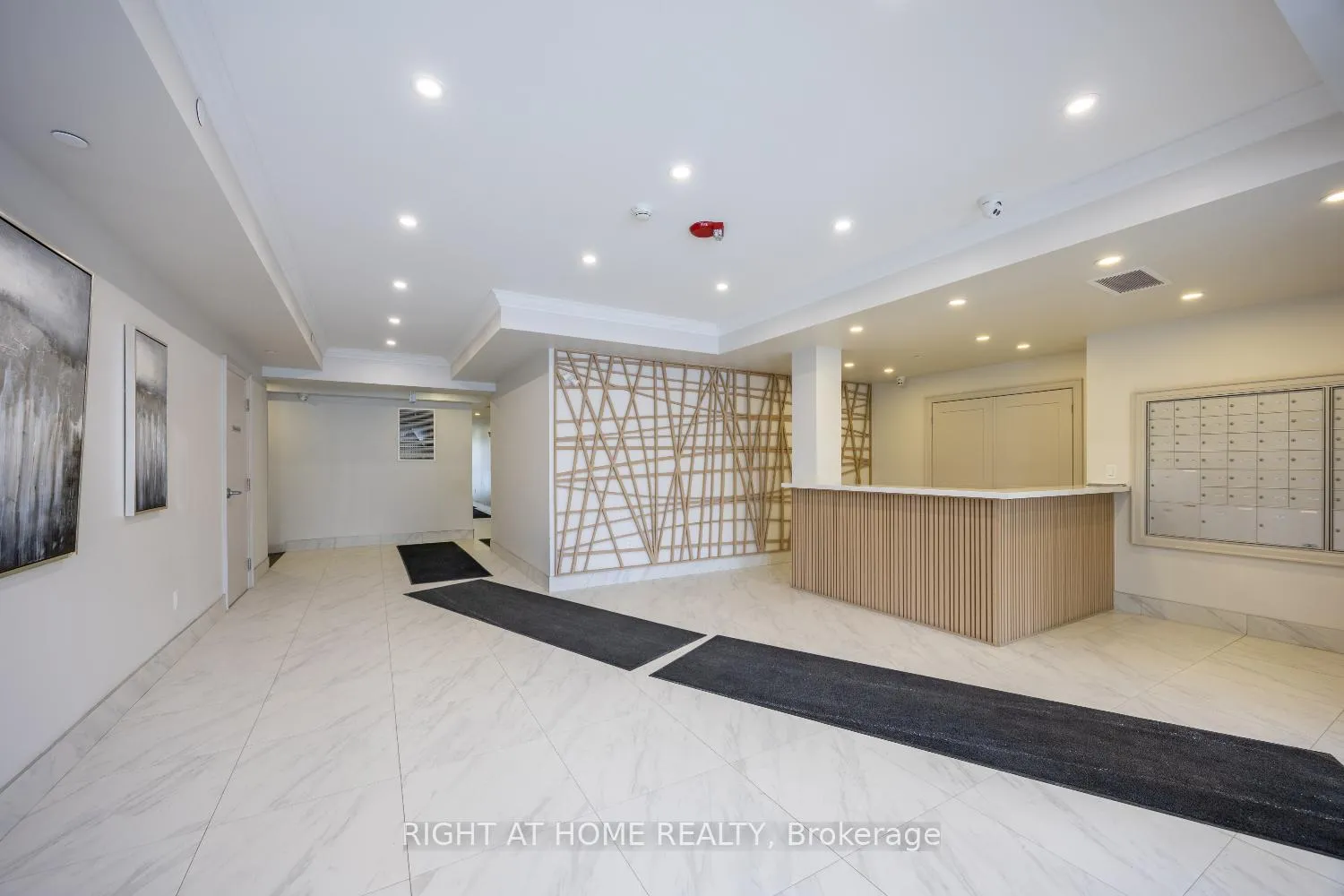 Photo 3 of Unit 402, 50 Lakebreeze Drive, Clarington, Newcastle — HOMEH