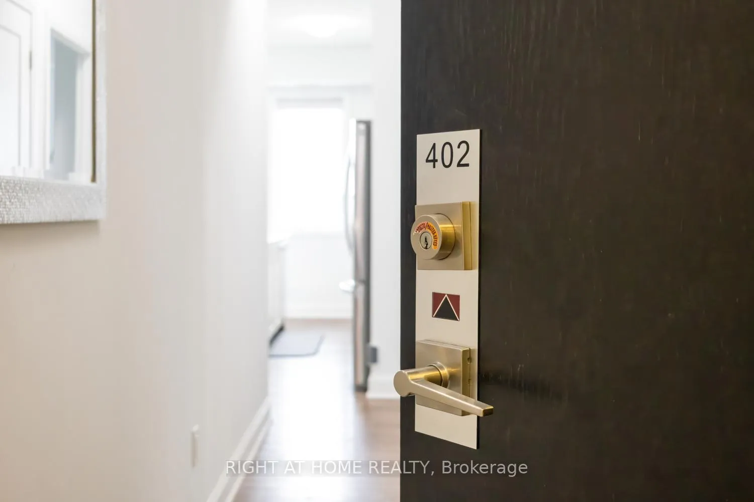 Photo 6 of Unit 402, 50 Lakebreeze Drive, Clarington, Newcastle — HOMEH