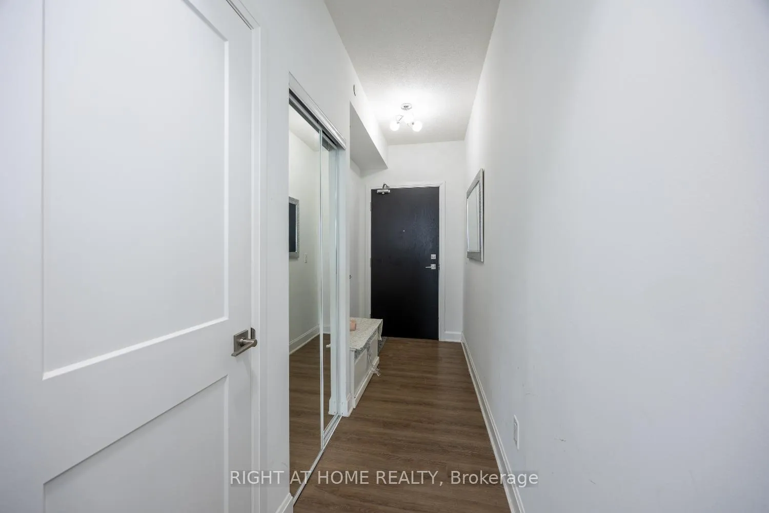 Photo 8 of Unit 402, 50 Lakebreeze Drive, Clarington, Newcastle — HOMEH