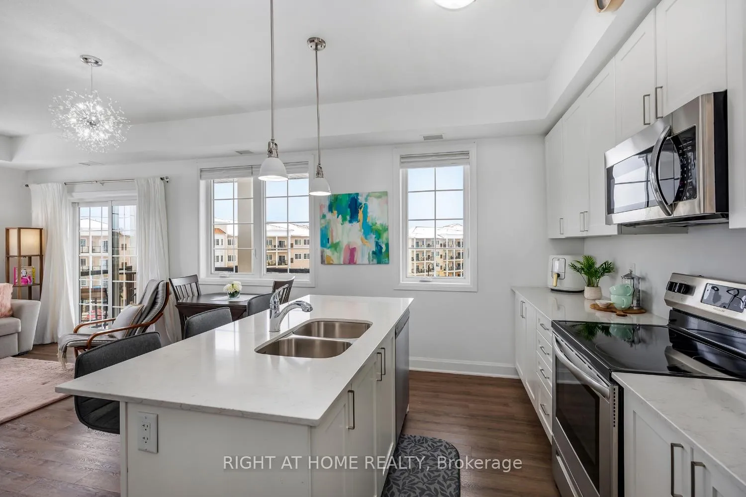 Photo 11 of Unit 402, 50 Lakebreeze Drive, Clarington, Newcastle — HOMEH