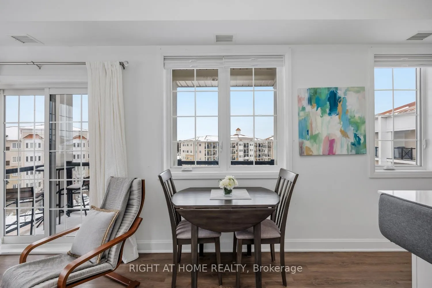 Photo 15 of Unit 402, 50 Lakebreeze Drive, Clarington, Newcastle — HOMEH