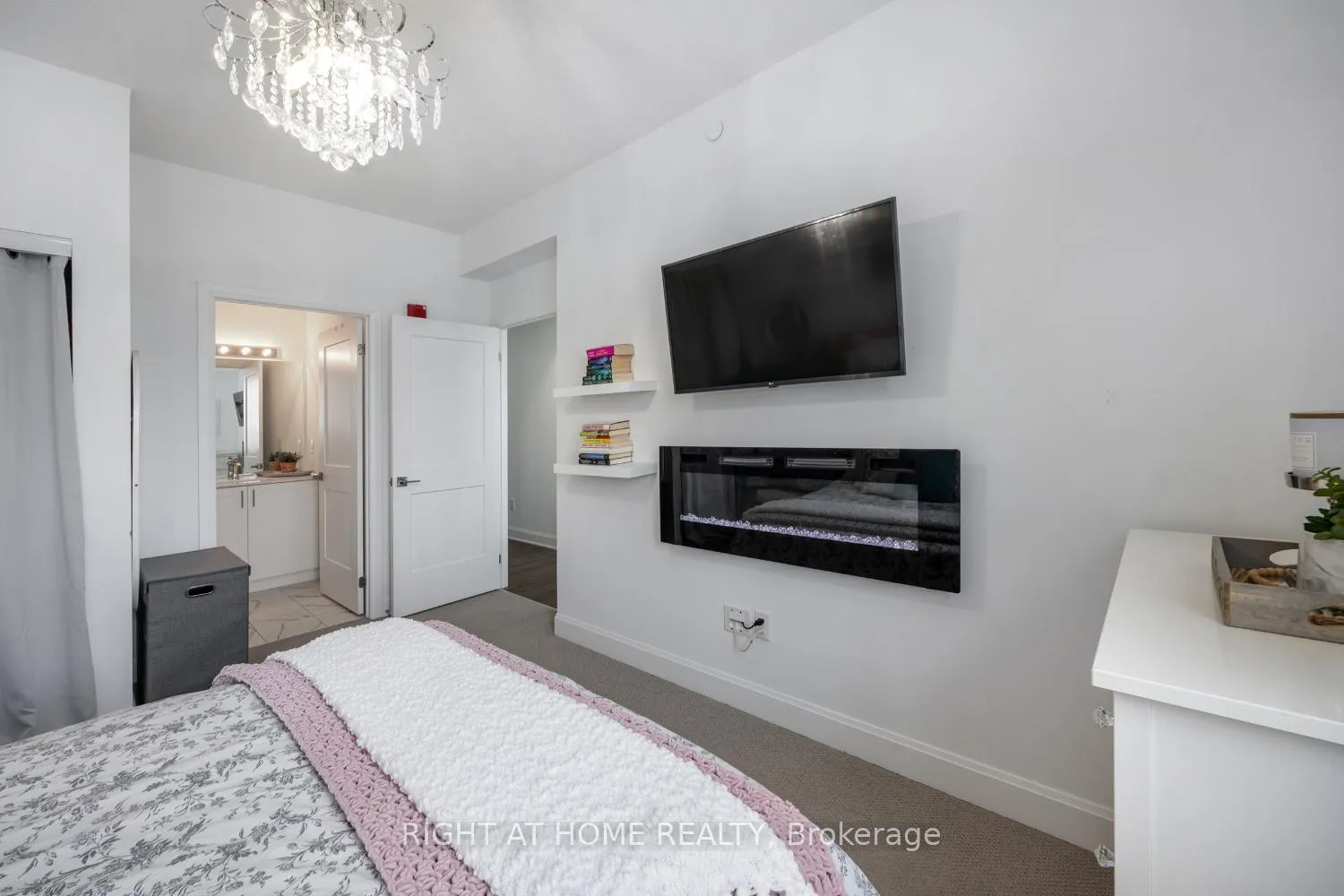 Photo 29 of Unit 402, 50 Lakebreeze Drive, Clarington, Newcastle — HOMEH