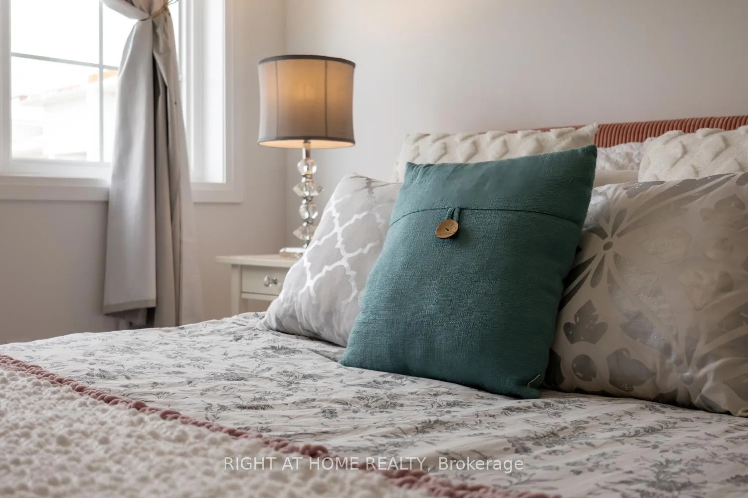 Photo 30 of Unit 402, 50 Lakebreeze Drive, Clarington, Newcastle — HOMEH
